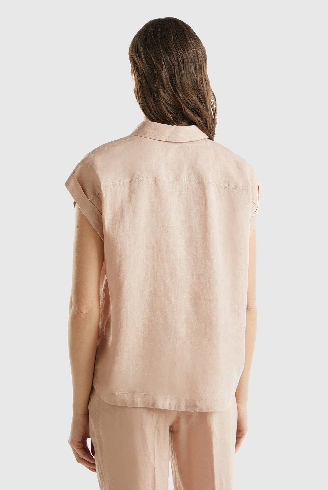 خصومات يونايتد كولورز اوف بينيتون قميص كتان 100% بأكمام قصيرة