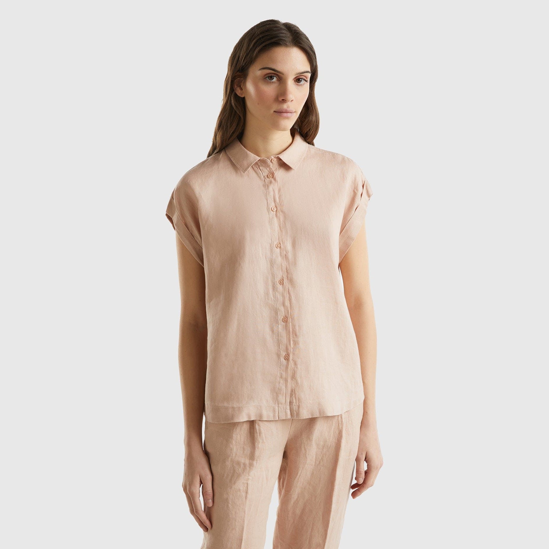 خصومات يونايتد كولورز اوف بينيتون قميص كتان 100% بأكمام قصيرة