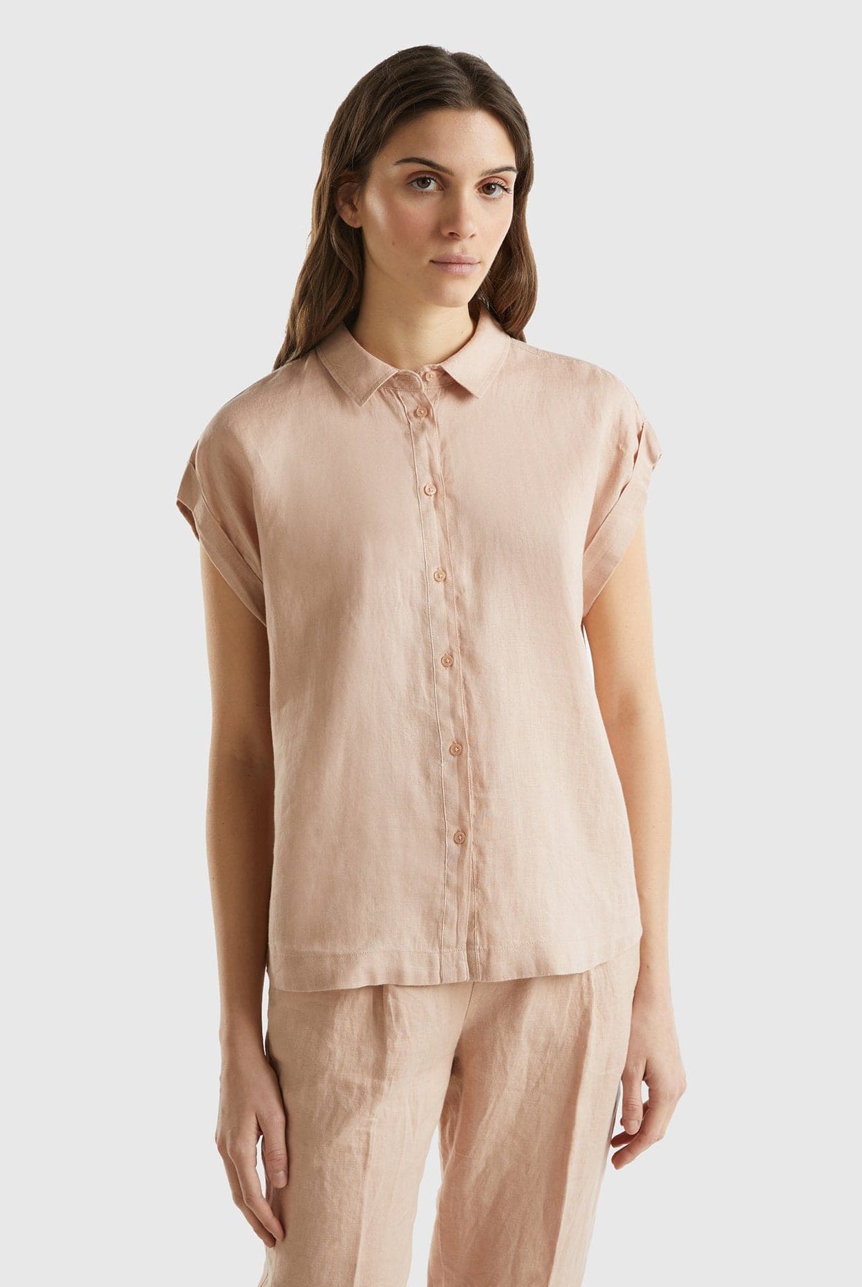 خصومات يونايتد كولورز اوف بينيتون قميص كتان 100% بأكمام قصيرة