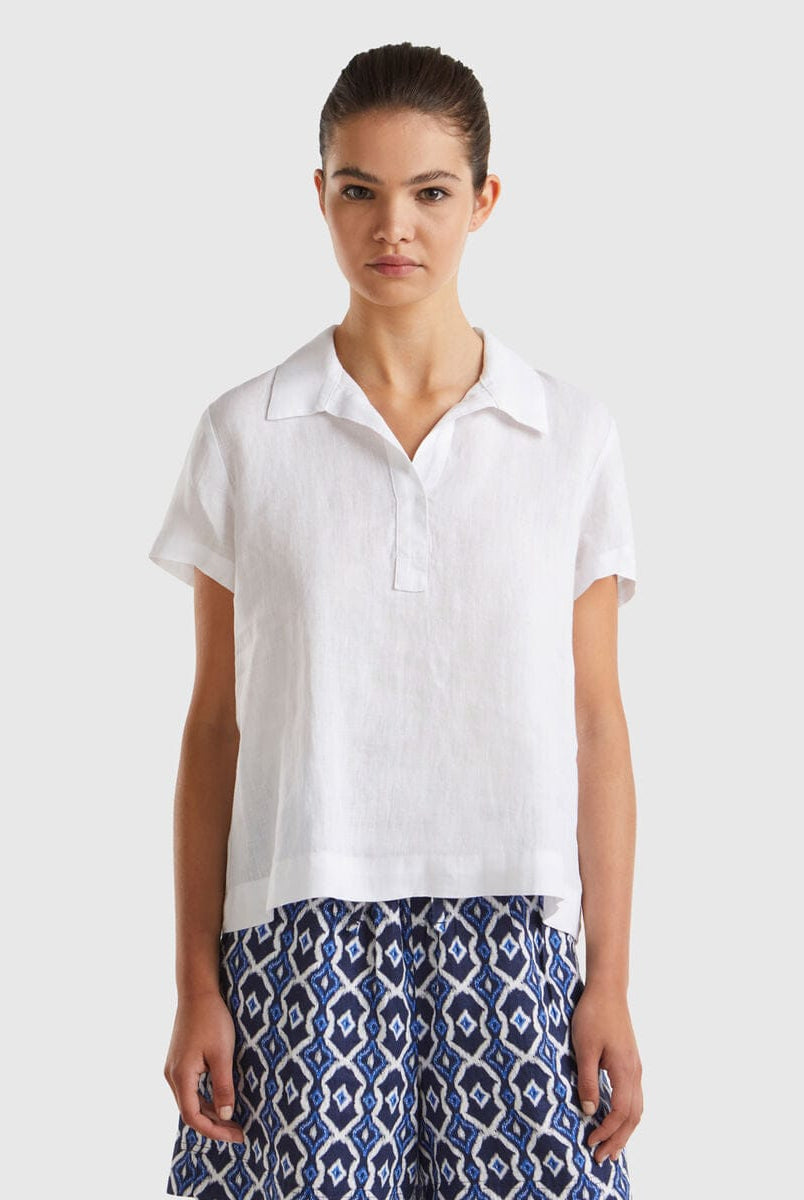 يونايتد كولورز اوف بينيتون بلوزة بولو نسائية بدون أزرار كم قصير من الكتان