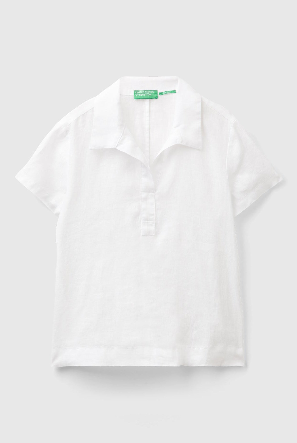يونايتد كولورز اوف بينيتون بلوزة بولو نسائية بدون أزرار كم قصير من الكتان