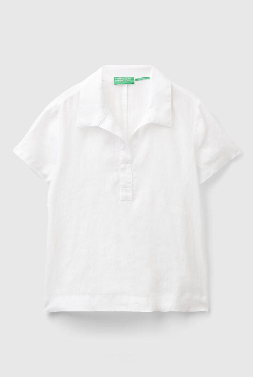 يونايتد كولورز اوف بينيتون بلوزة بولو نسائية بدون أزرار كم قصير من الكتان