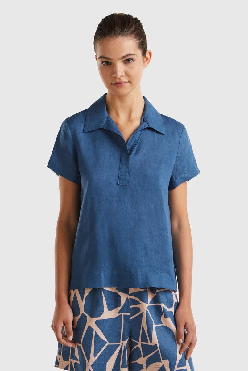 يونايتد كولورز اوف بينيتون بلوزة بولو نسائية بدون أزرار كم قصير من الكتان