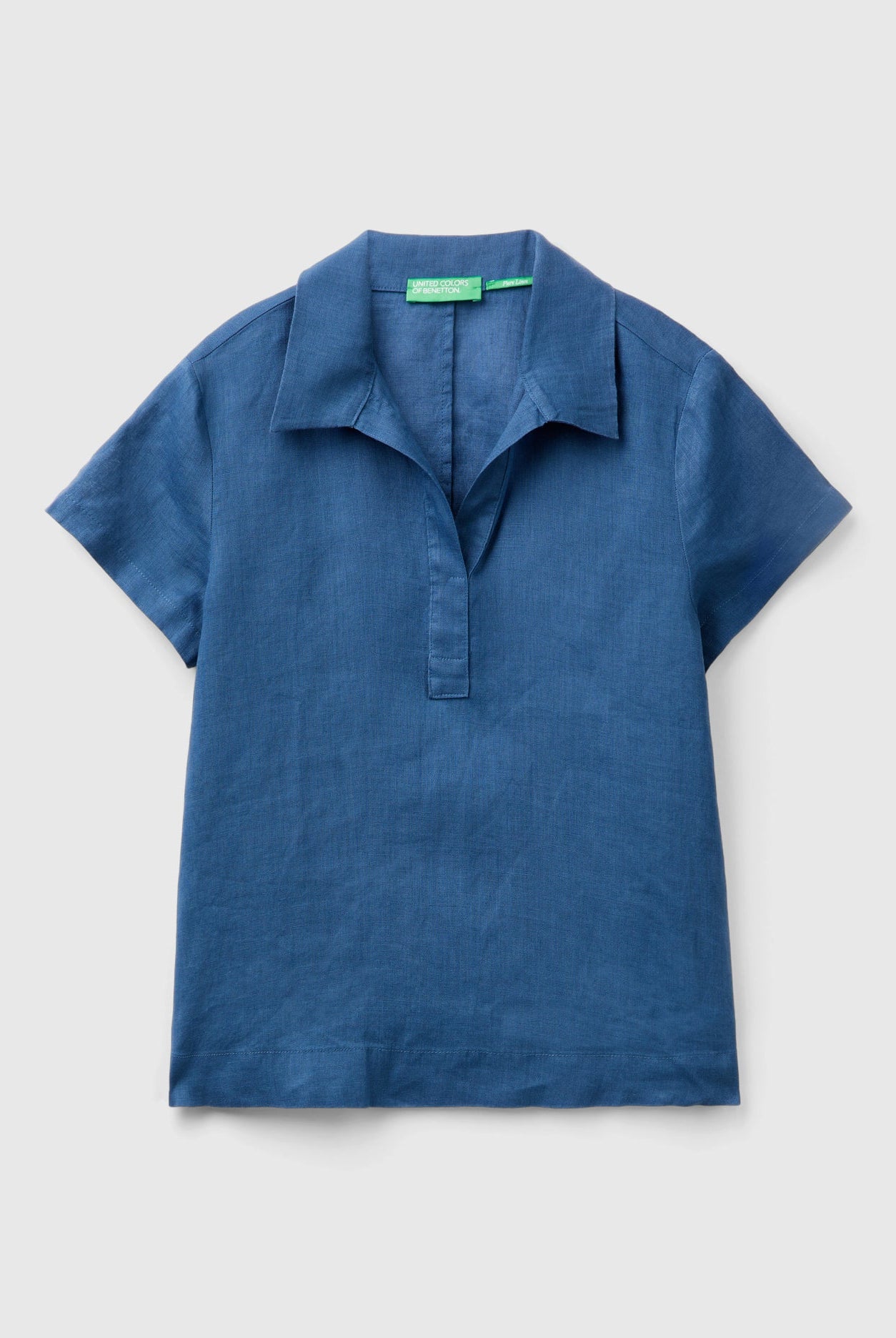 يونايتد كولورز اوف بينيتون بلوزة بولو نسائية بدون أزرار كم قصير من الكتان