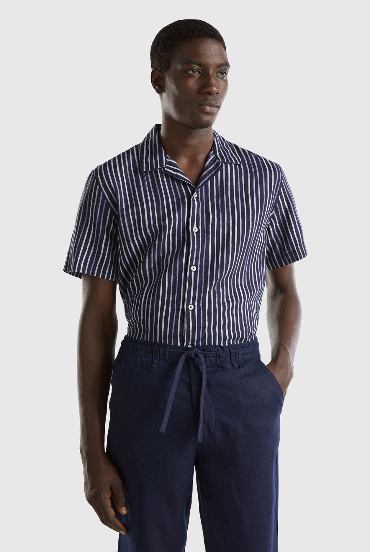 يونايتد كولورز اوف بينيتون قميص بأكمام قصيرة من مزيج الكتان