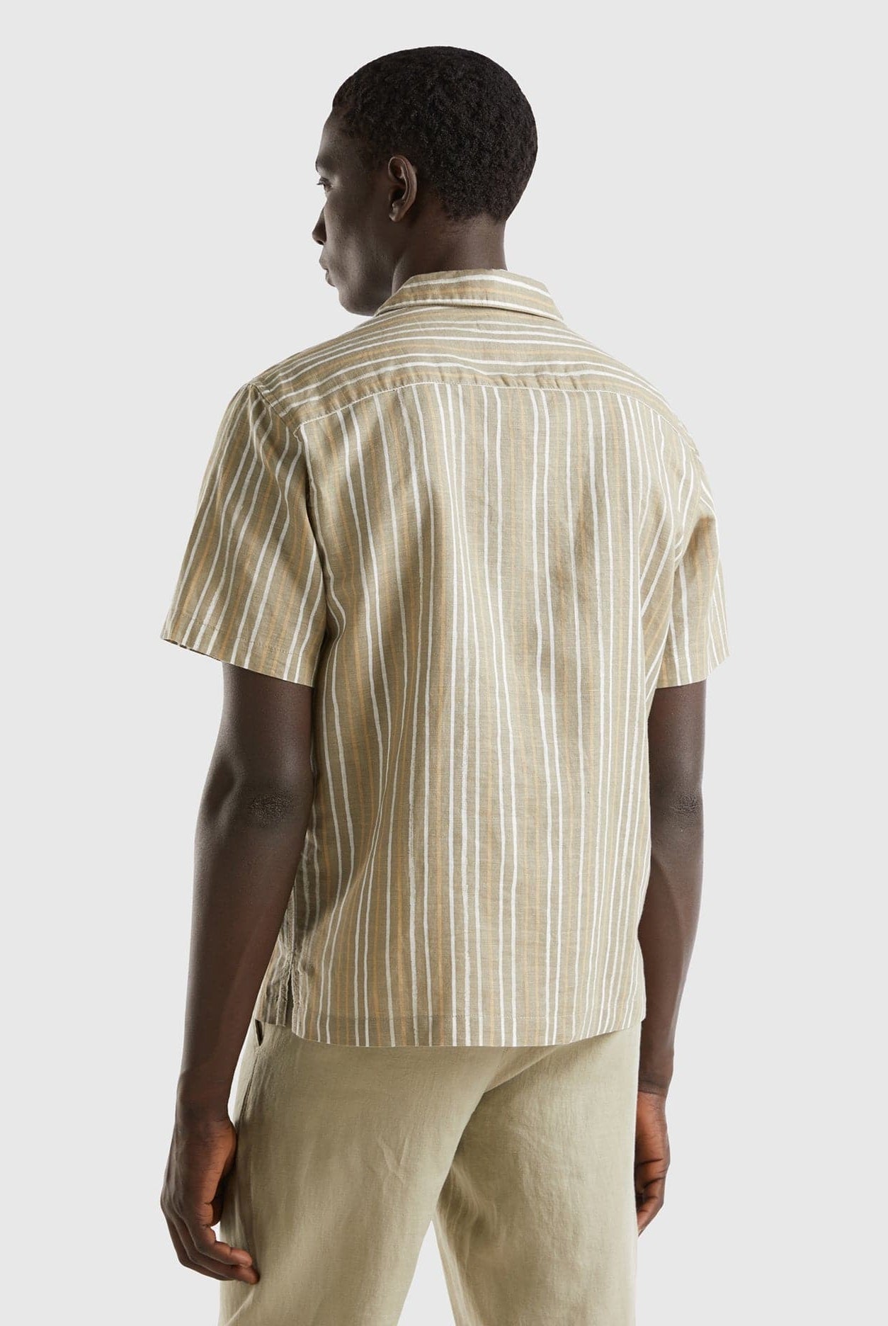 يونايتد كولورز اوف بينيتون قميص بأكمام قصيرة من مزيج الكتان