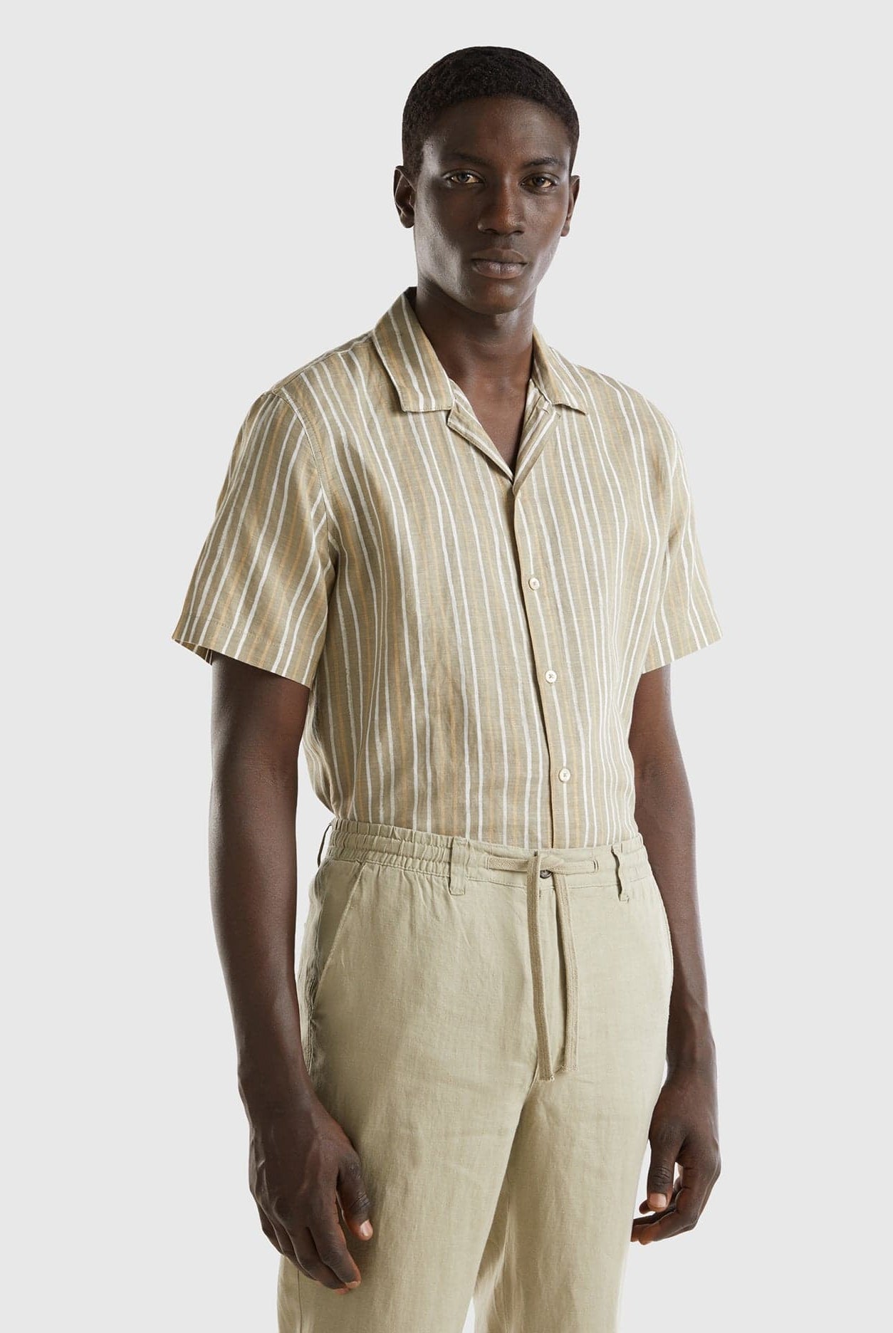 يونايتد كولورز اوف بينيتون قميص بأكمام قصيرة من مزيج الكتان