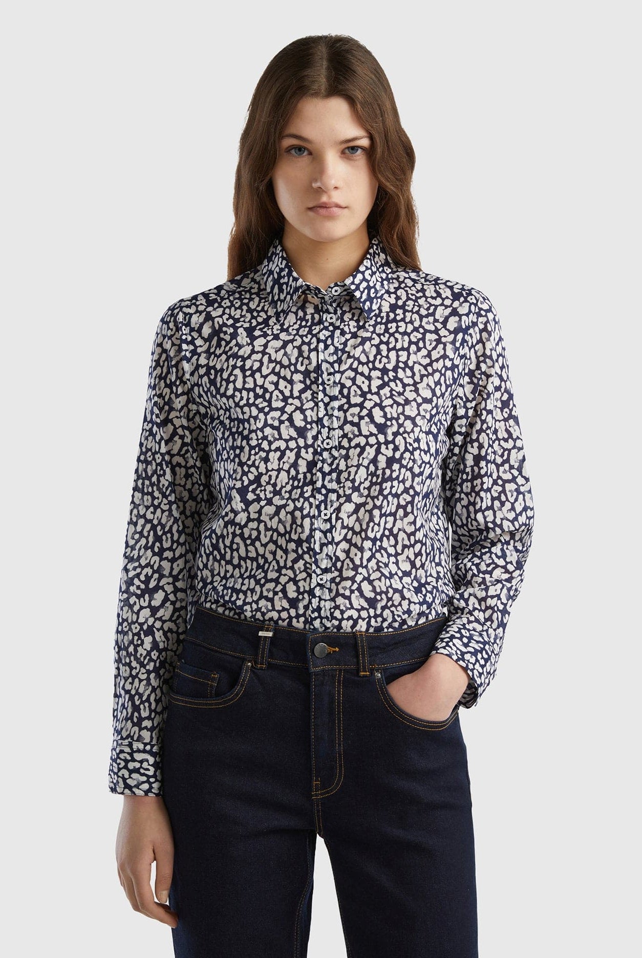 يونايتد كولورز اوف بينيتون قميص نسائي مزخرف كم طويل