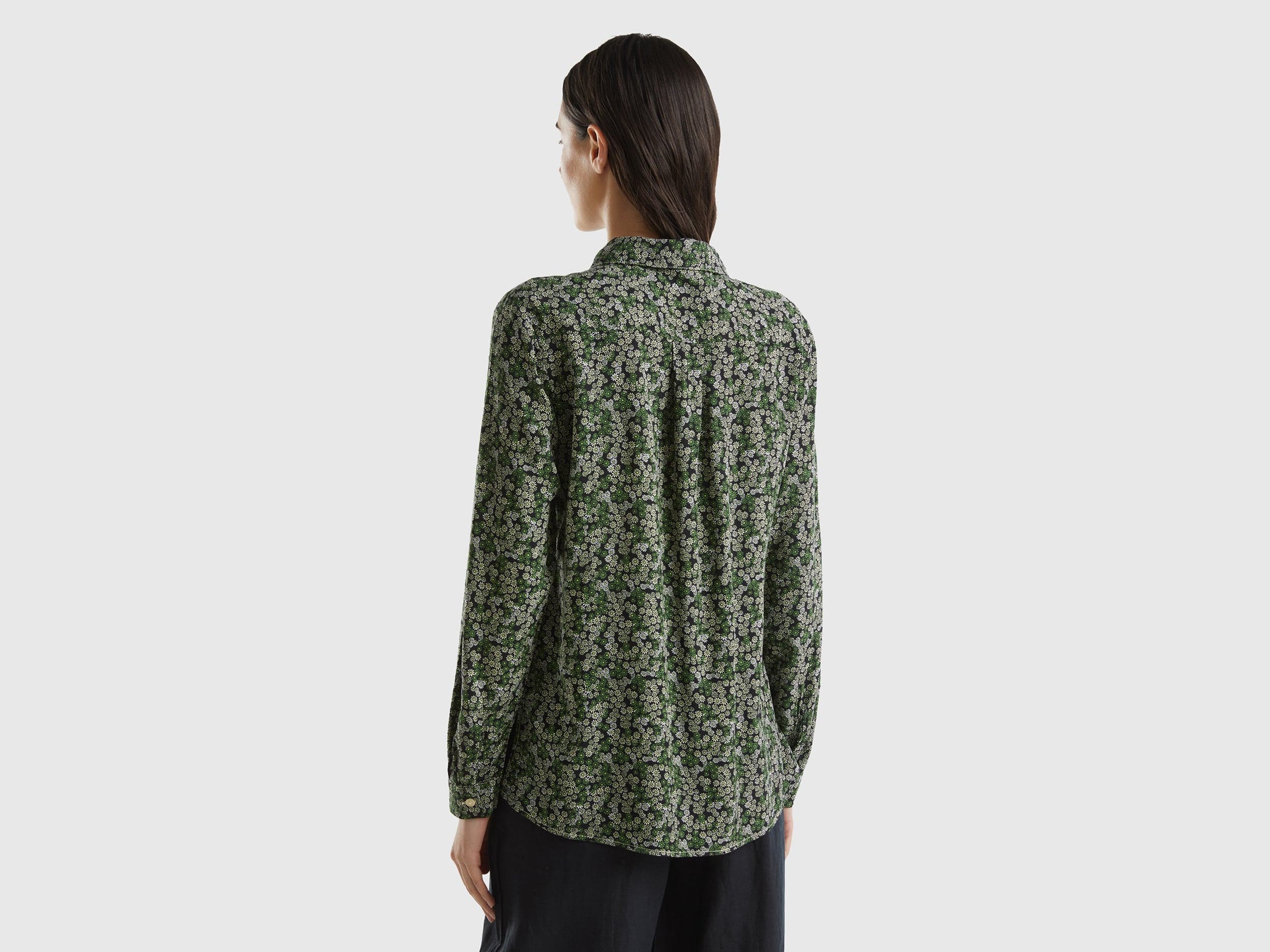 يونايتد كولورز اوف بينيتون قميص نسائي منقوش من الفسكوز