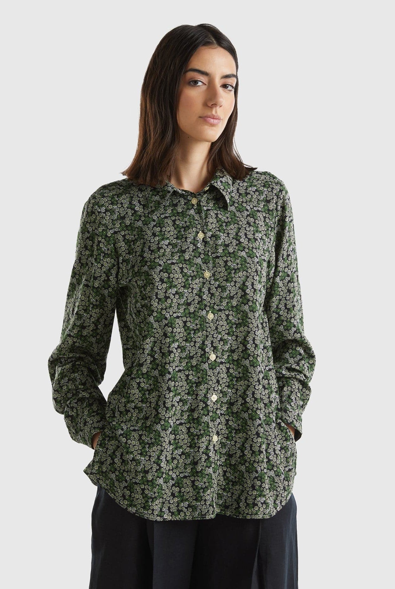 يونايتد كولورز اوف بينيتون قميص نسائي منقوش من الفسكوز