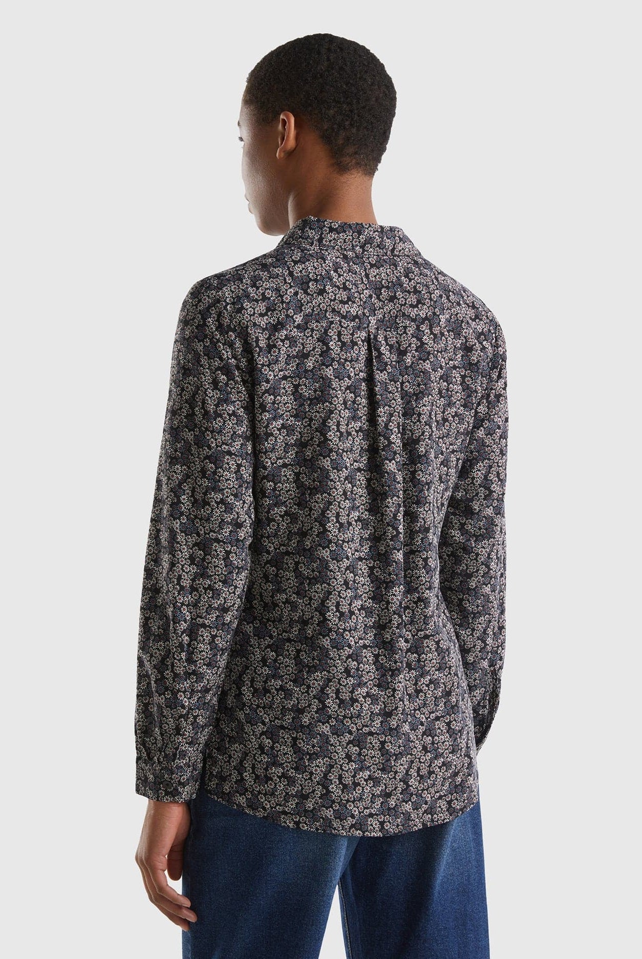 يونايتد كولورز اوف بينيتون قميص نسائي منقوش من الفسكوز