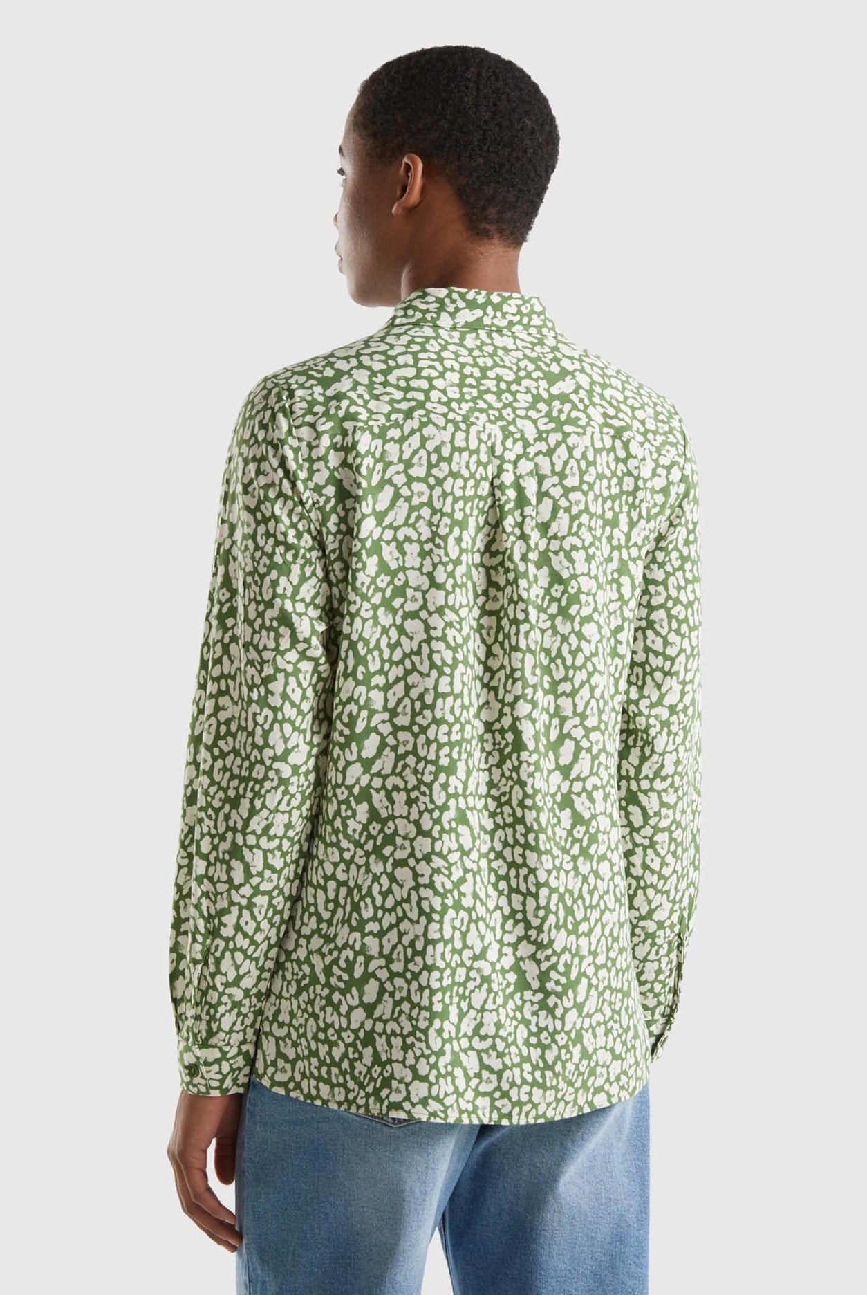 يونايتد كولورز اوف بينيتون قميص نسائي منقوش من الفسكوز