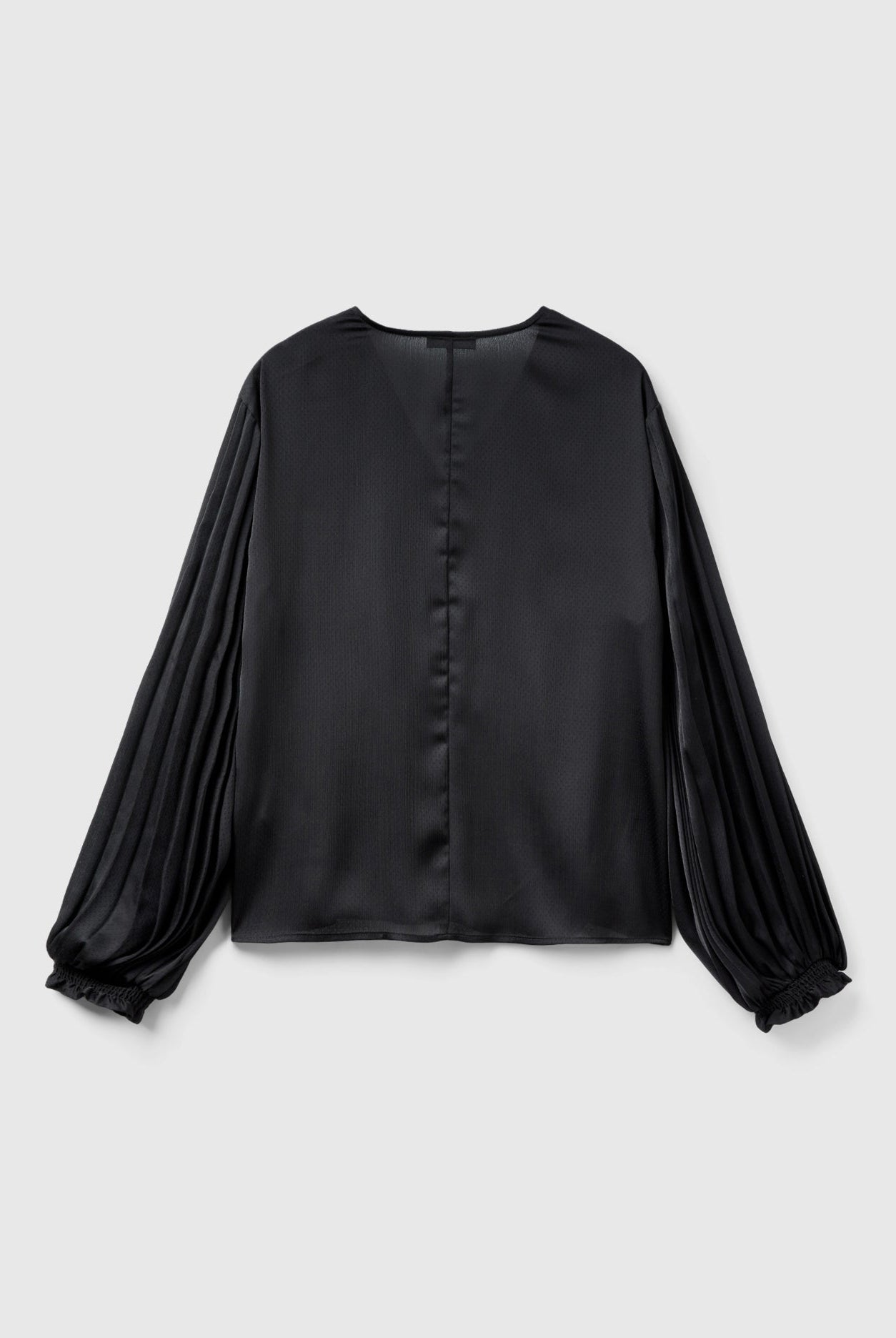 يونايتد كولورز اوف بينيتون بلوزة بأكمام طويلة مطوية ستان نسائية