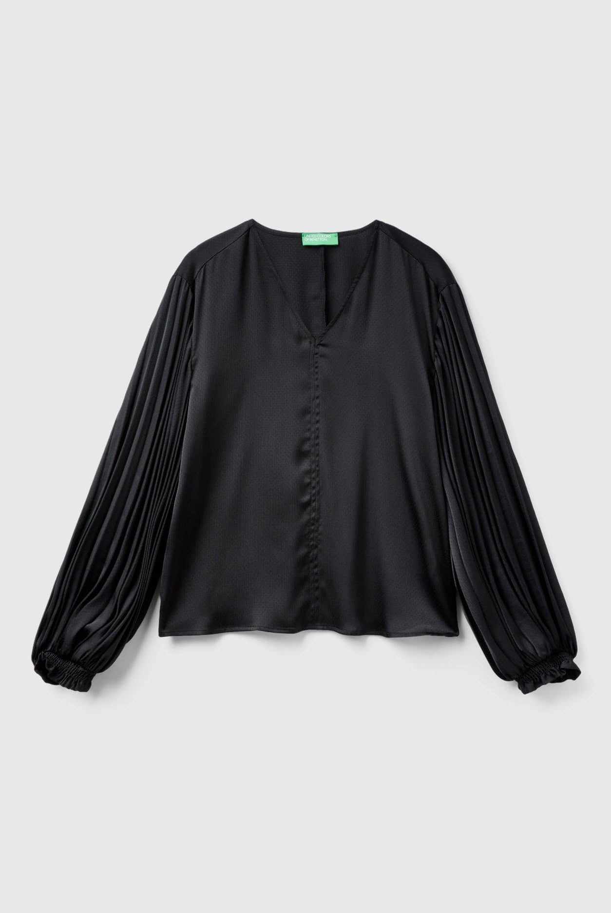 يونايتد كولورز اوف بينيتون بلوزة بأكمام طويلة مطوية ستان نسائية