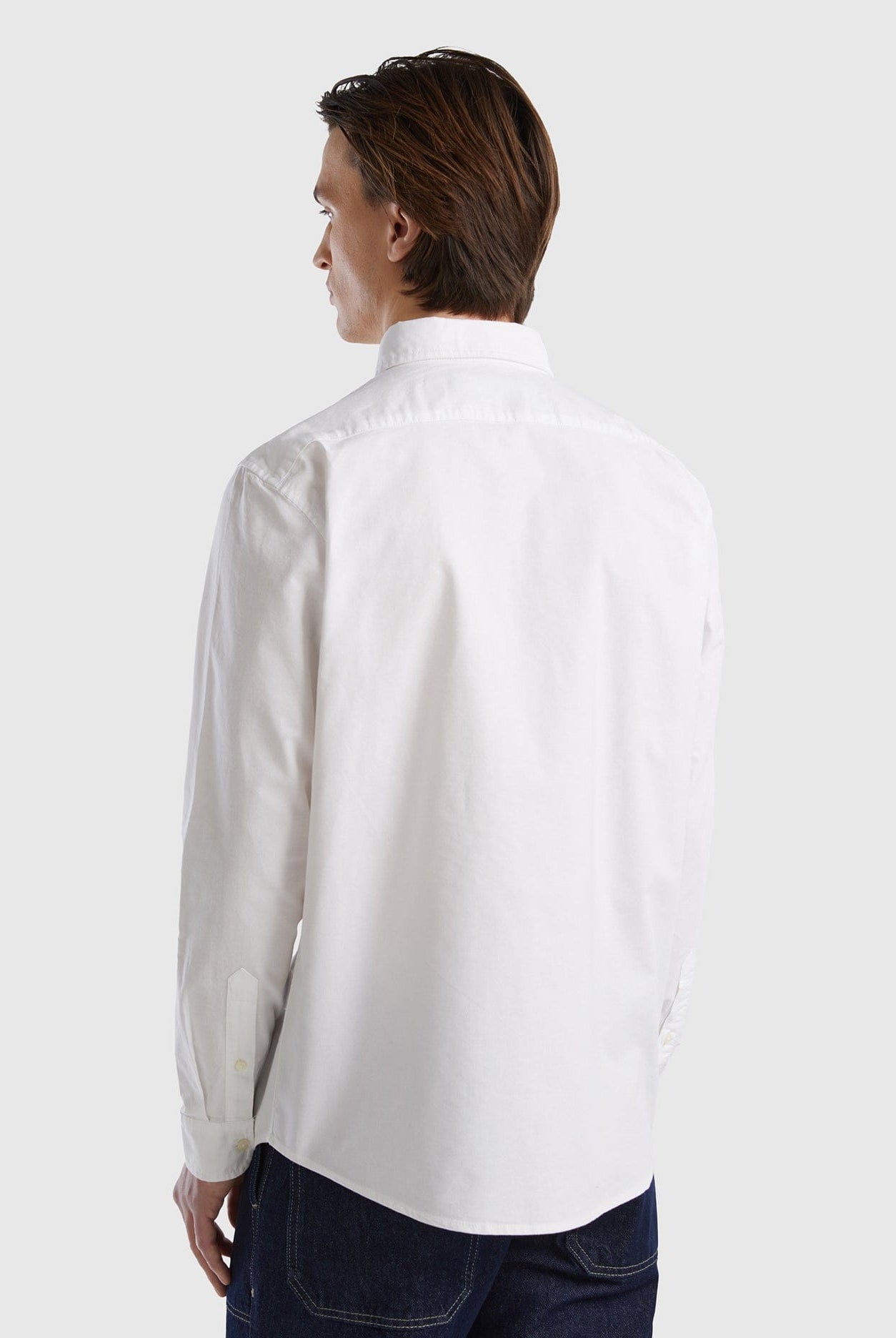 يونايتد كولورز اوف بينيتون قميص رجالي ضيق بأزرار