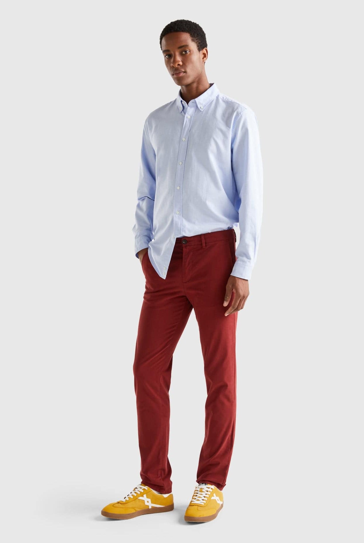 يونايتد كولورز اوف بينيتون قميص رجالي ضيق بأزرار