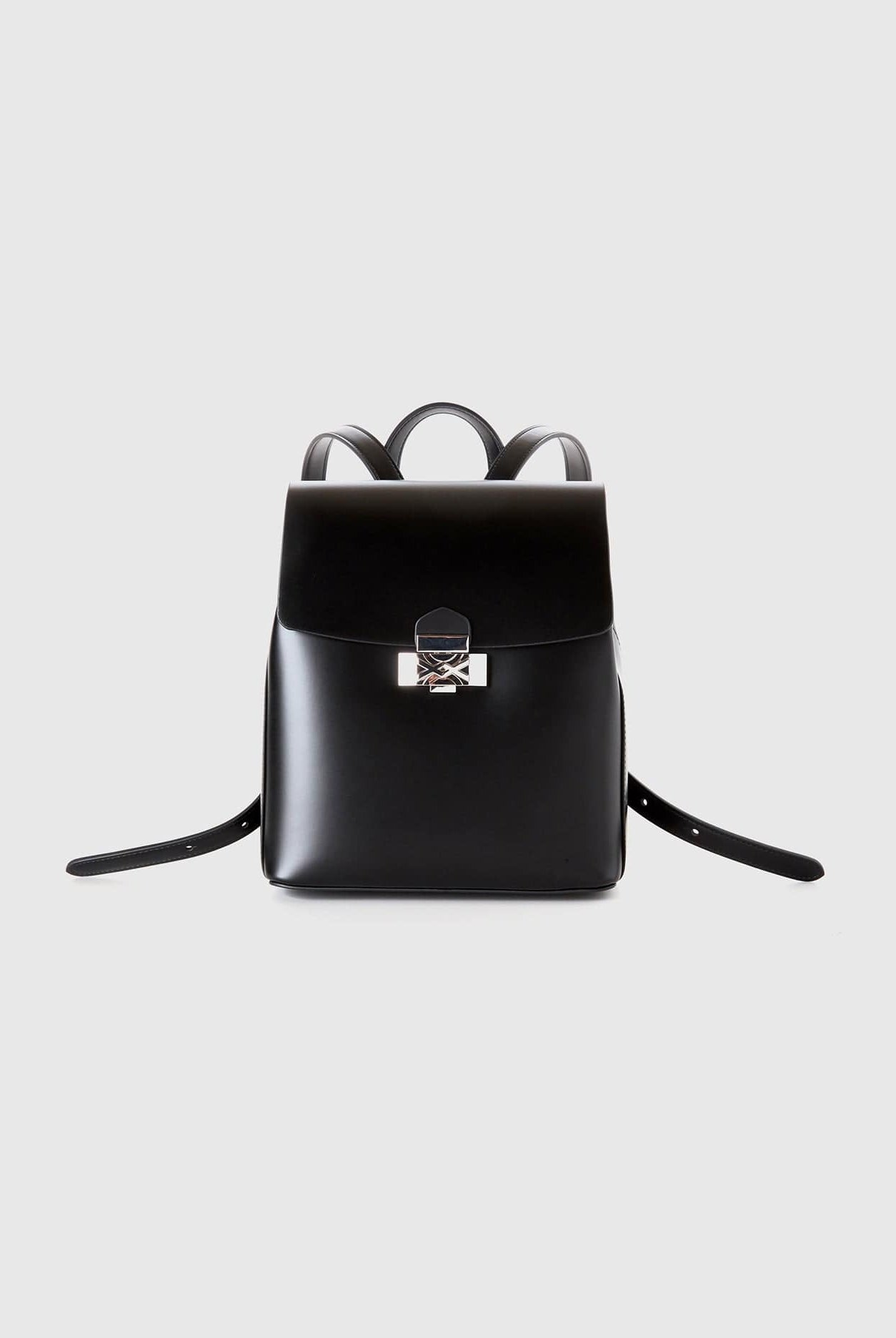 يونايتد كولورز اوف بينيتون حقيبة ظهر من الجلد الصناعي مع شعار