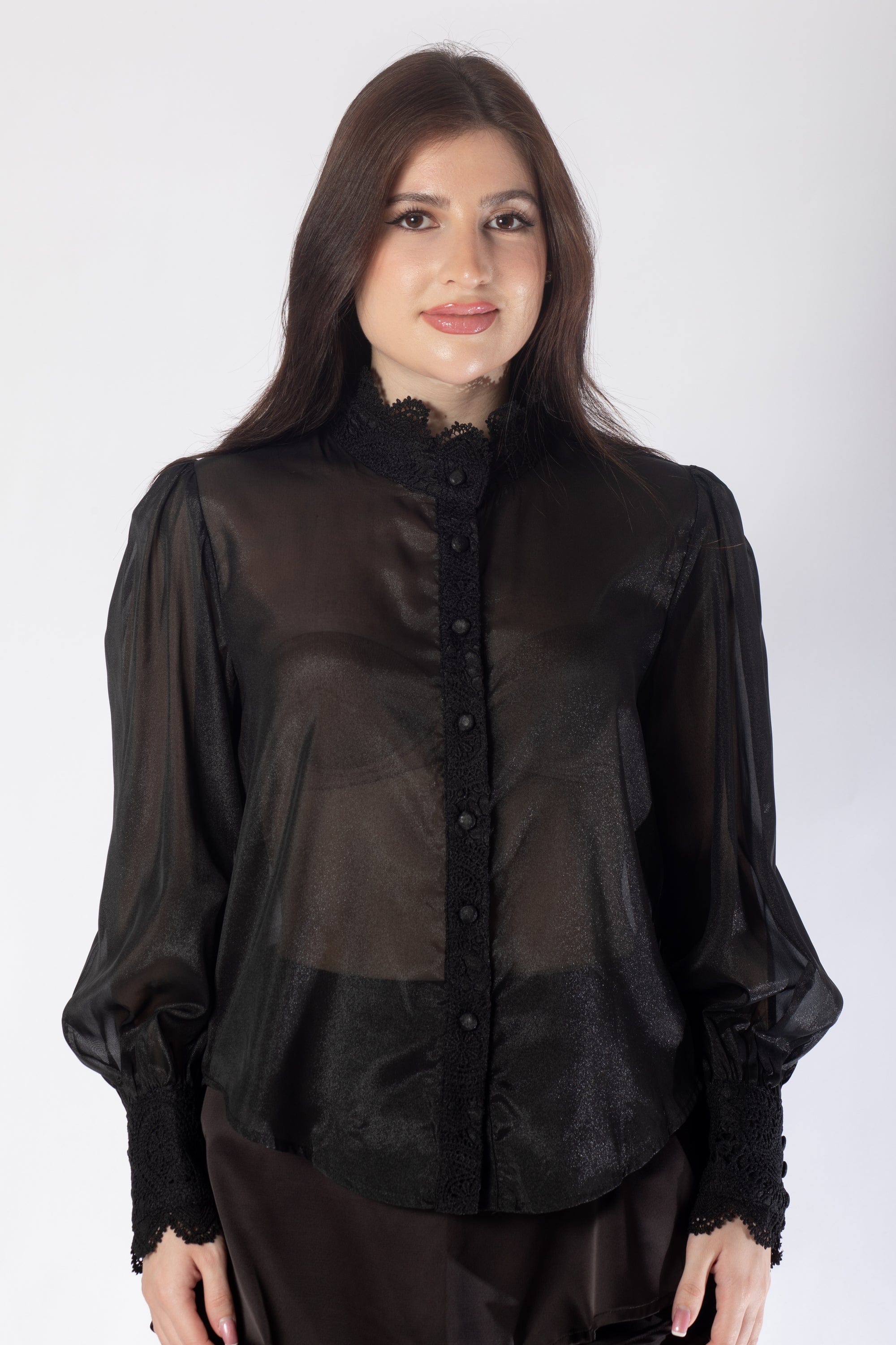 بلوزة مزينة بدانتيل بأزرار أمامية كم طويل نسائي