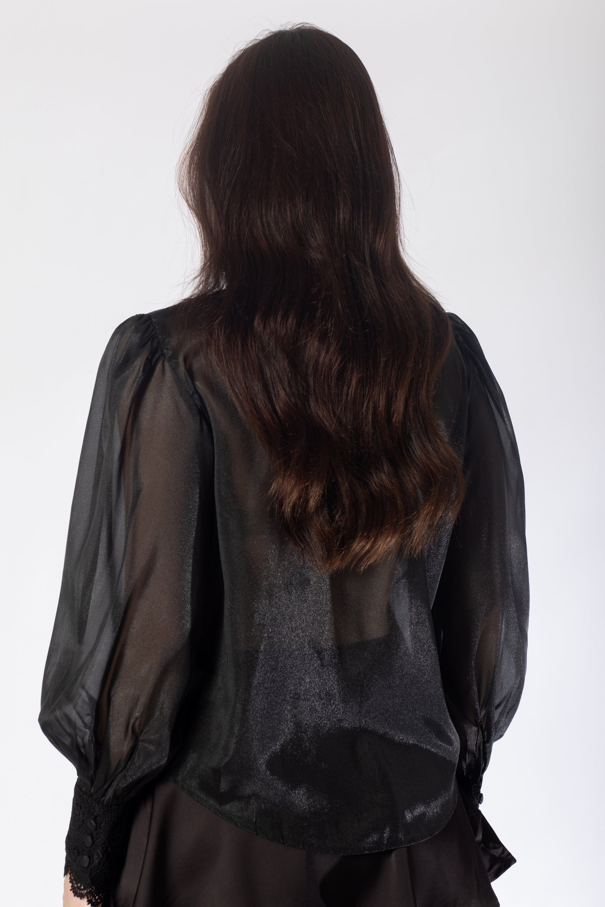 بلوزة مزينة بدانتيل بأزرار أمامية كم طويل نسائي