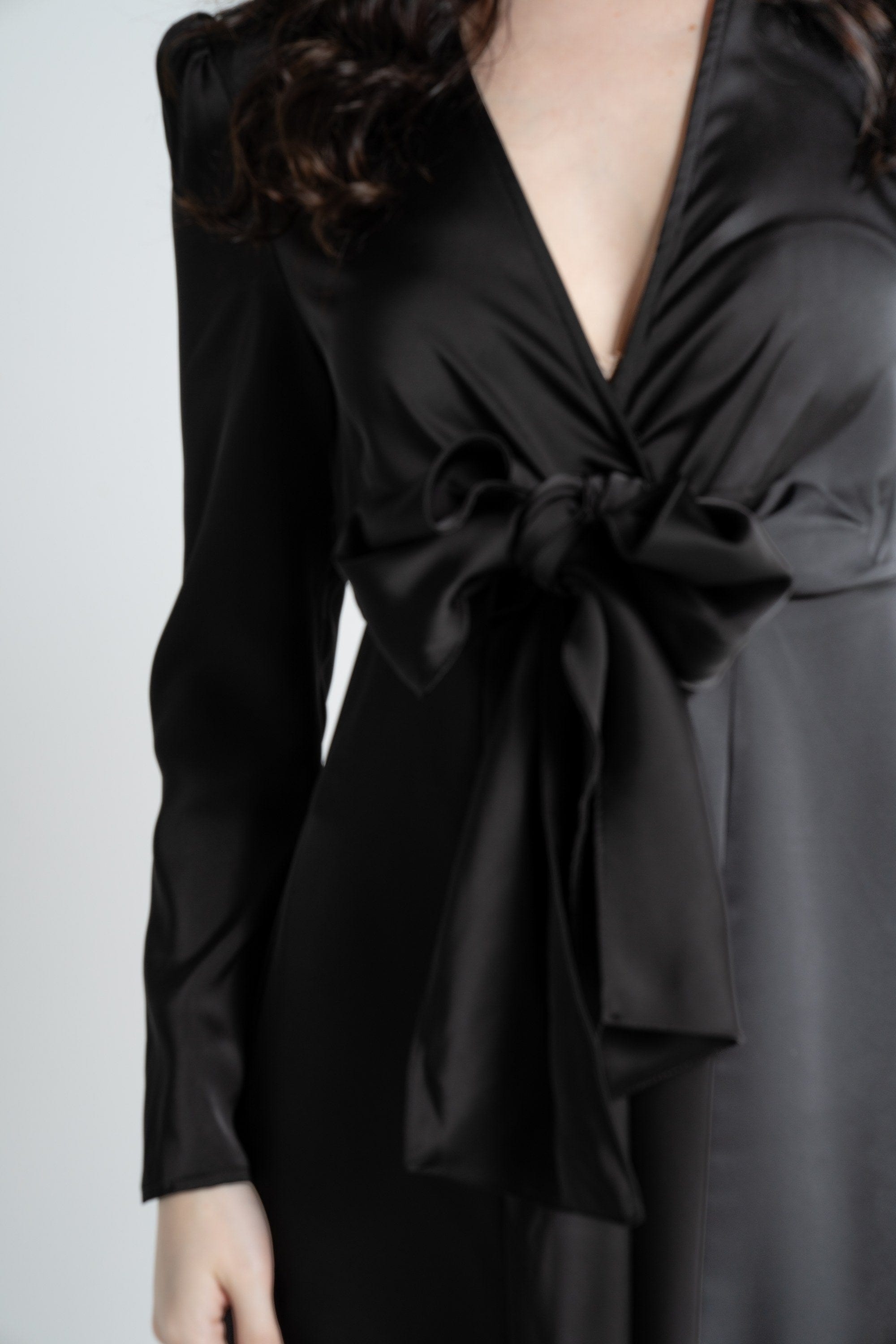 نتشي فستان ميدي بأكمام طويلة بربطة صدر نسائي