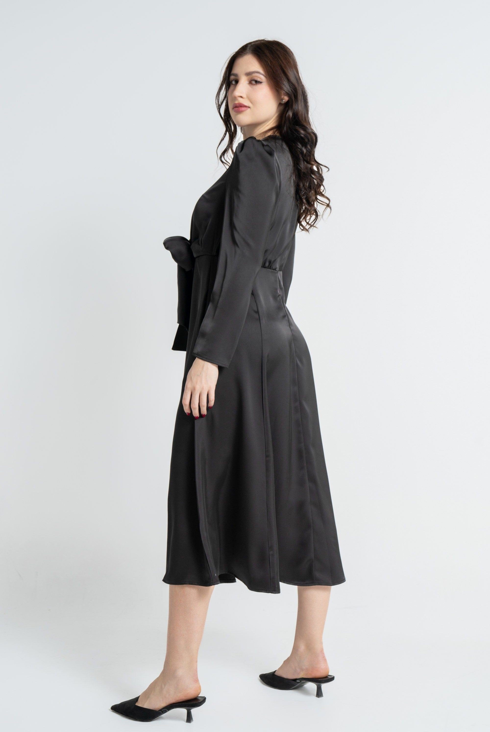 نتشي فستان ميدي بأكمام طويلة بربطة صدر نسائي