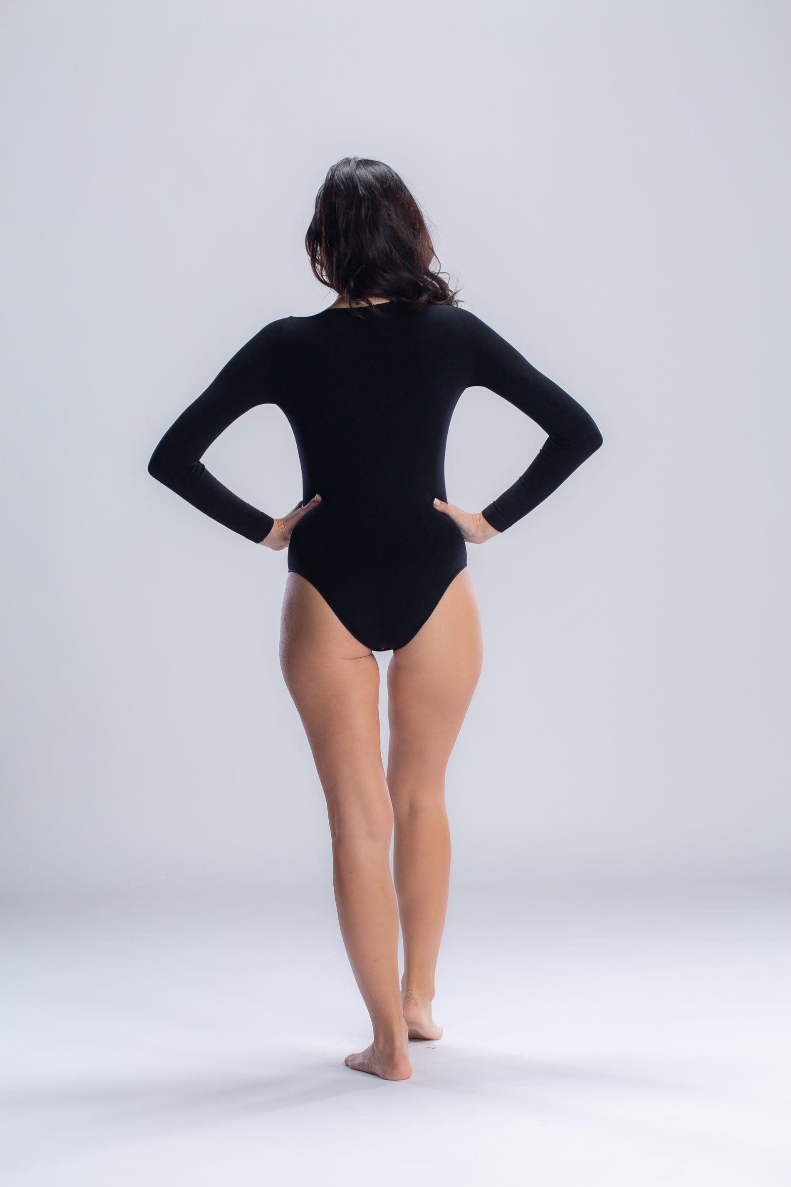 كارينا بودي سوت كم طويل من المايكروفايبر نسائي