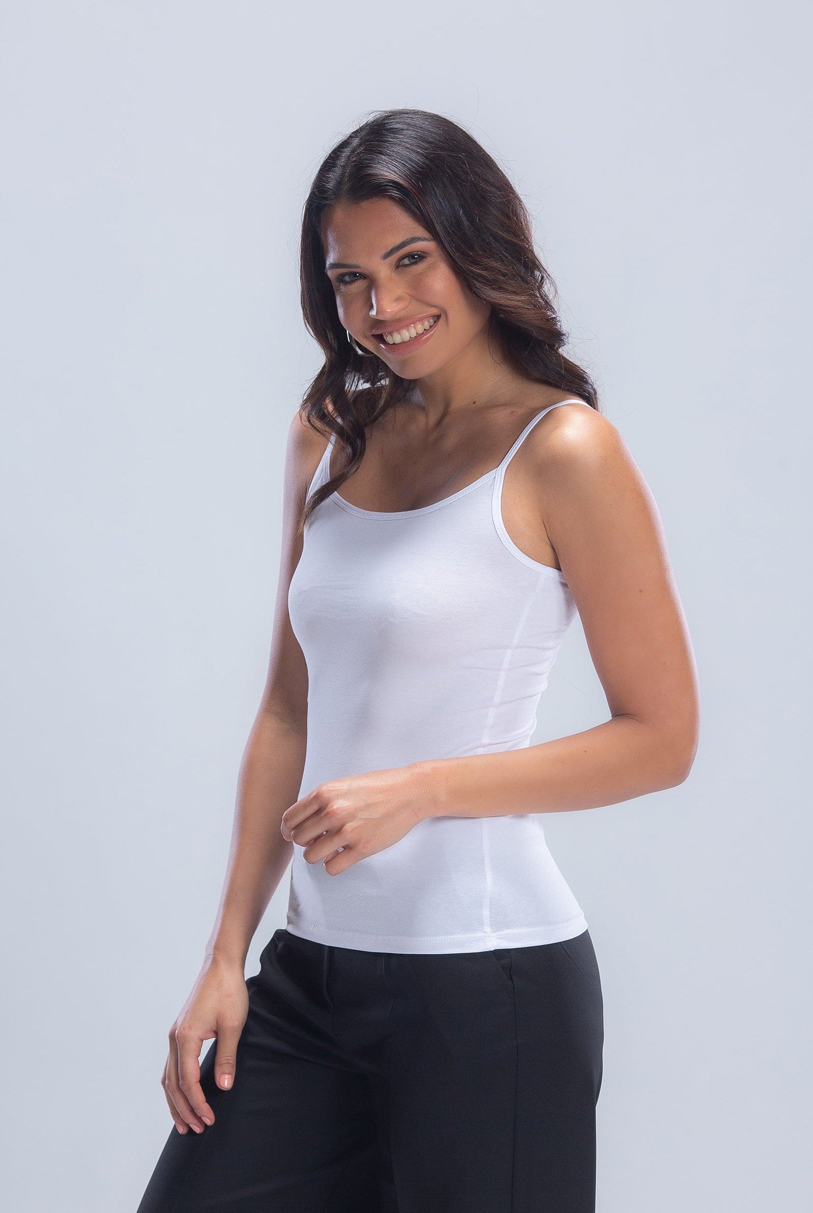 كارينا توب ضيق حريمي سادة بحمالات رفيعة