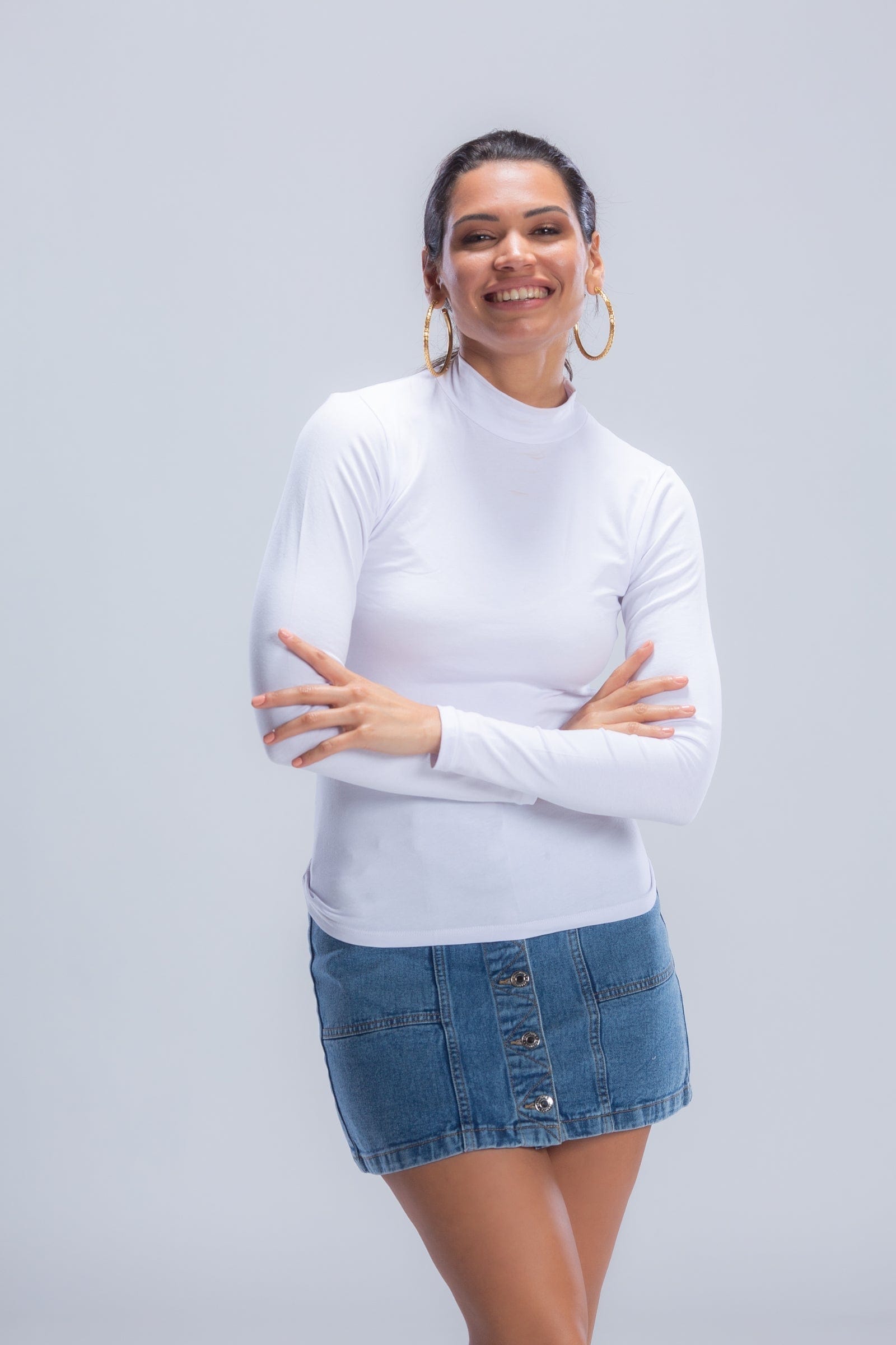 كارينا بلوزة سادة بأكمام طويلة بياقة عالية