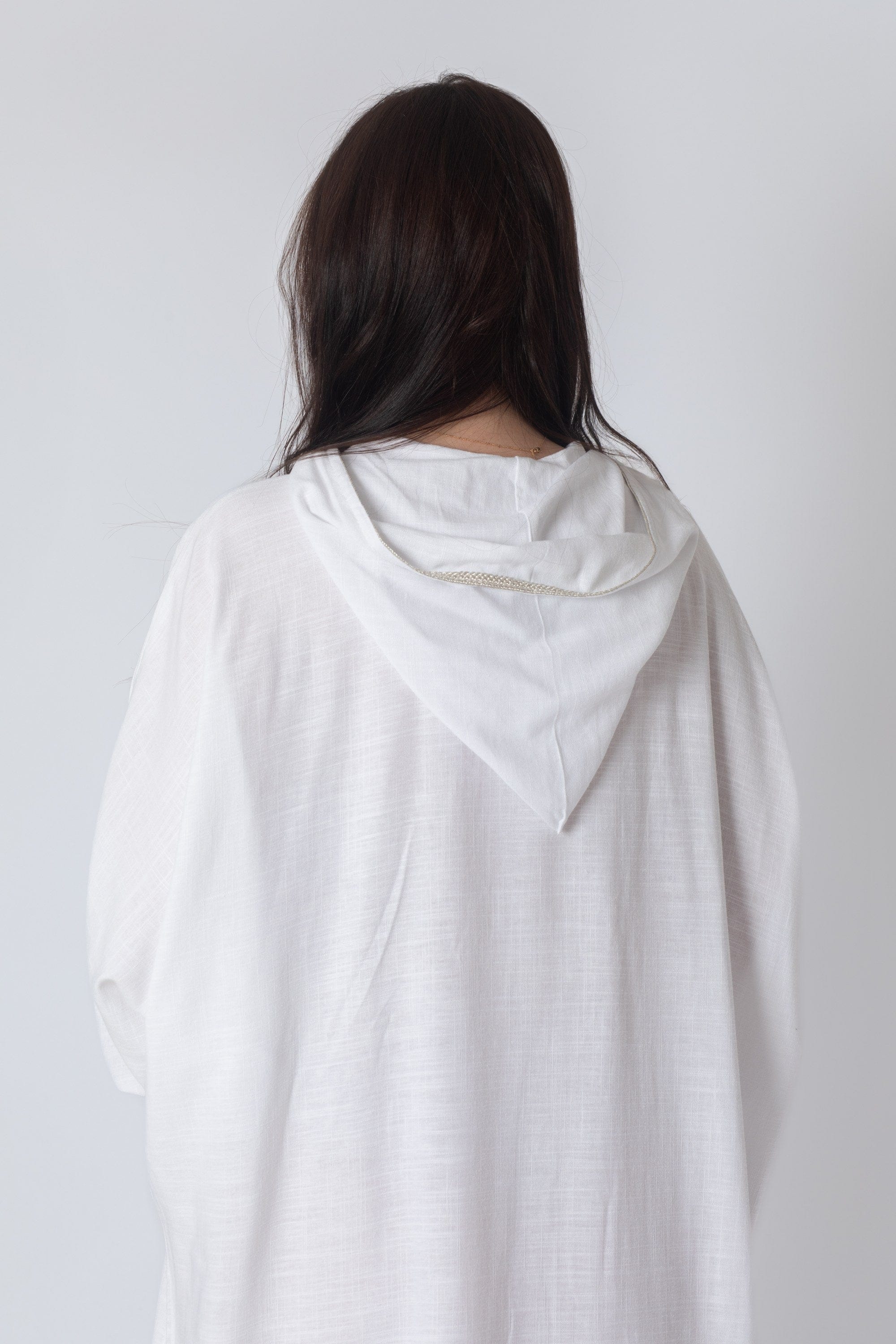 ديامانتين جلابية بأكمام طويلة مزينة بتطريز أمامي قصيرة نسائي أوف وايت