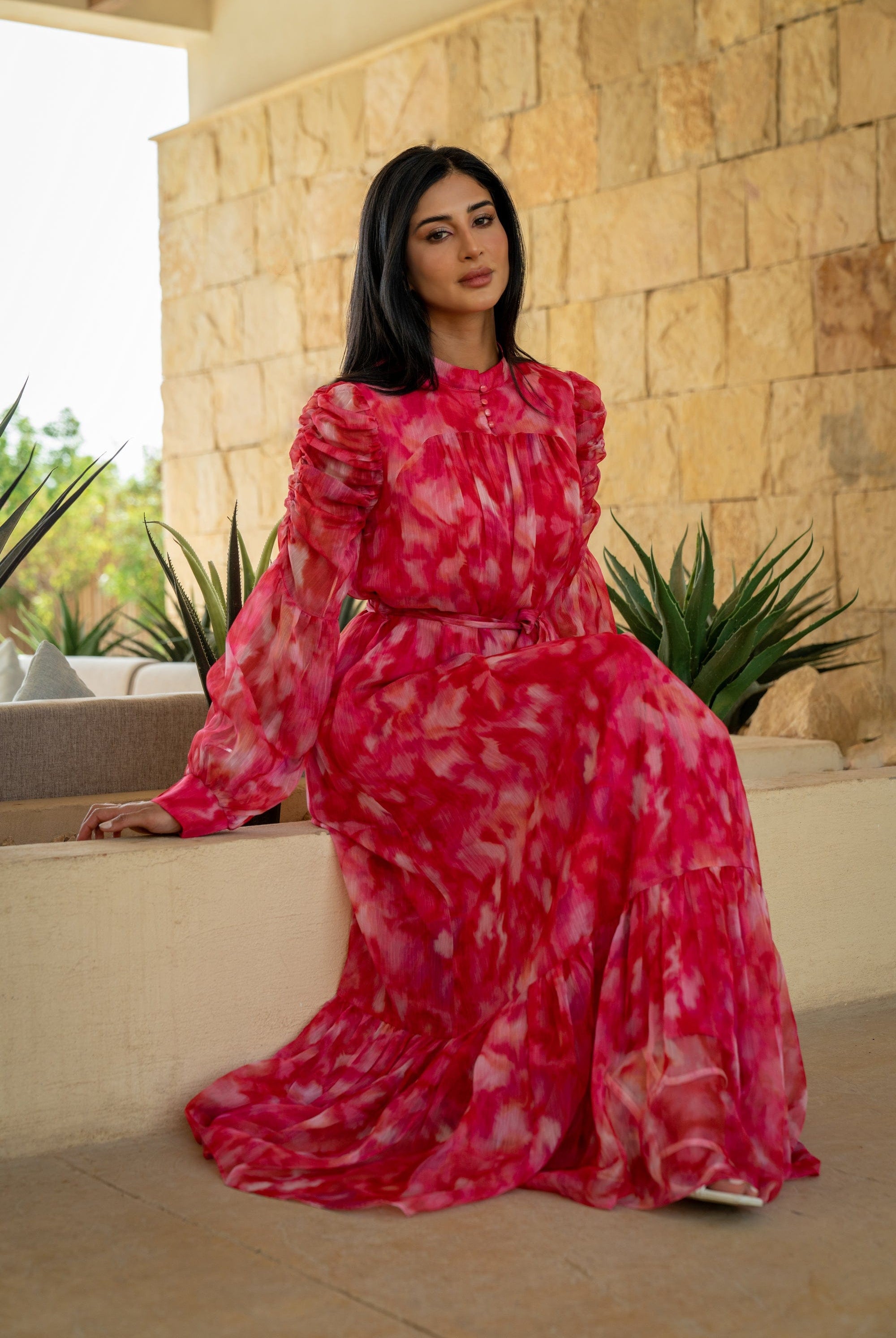 نتشي فستان ماكسي بأكمام طويلة برقبة طويلة