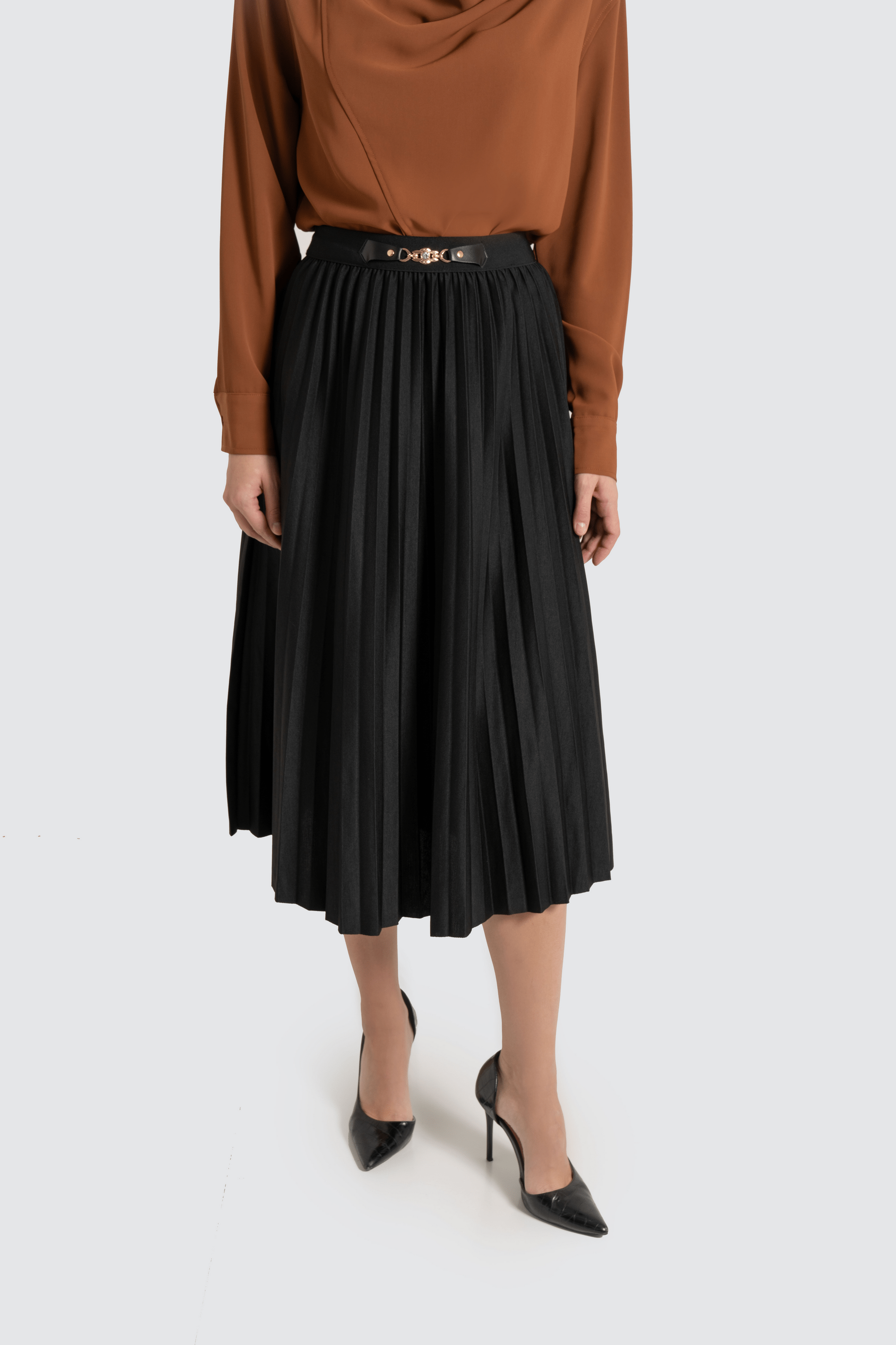 Fashion تنورة ميدي بليسية مزينة بحزام جلد صغير