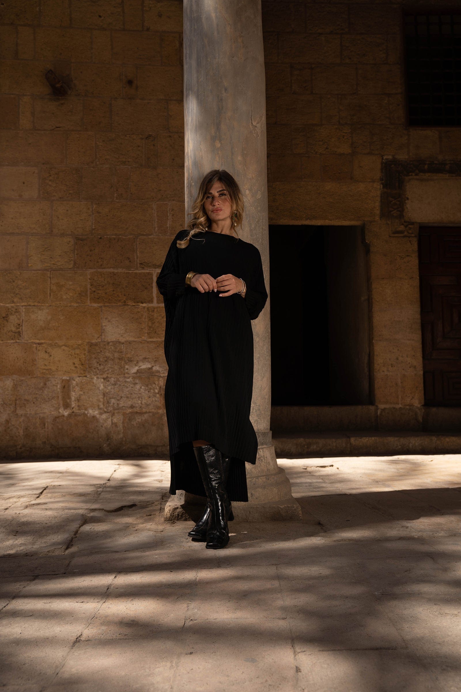 كارينا فستان أسود أوفر سايز سادة كم طويل نسائي أسود