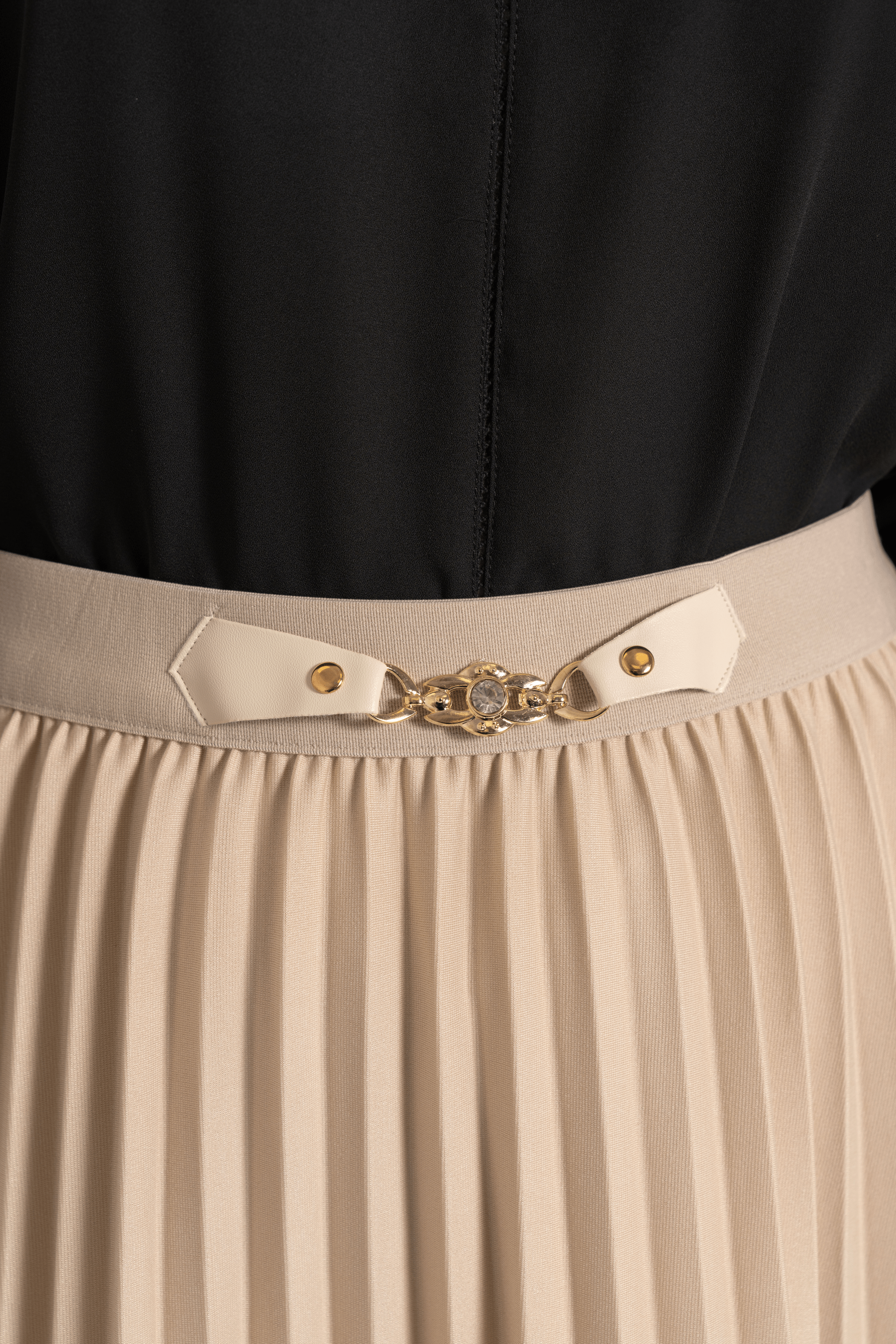 Fashion تنورة ميدي بليسية مزينة بحزام جلد صغير