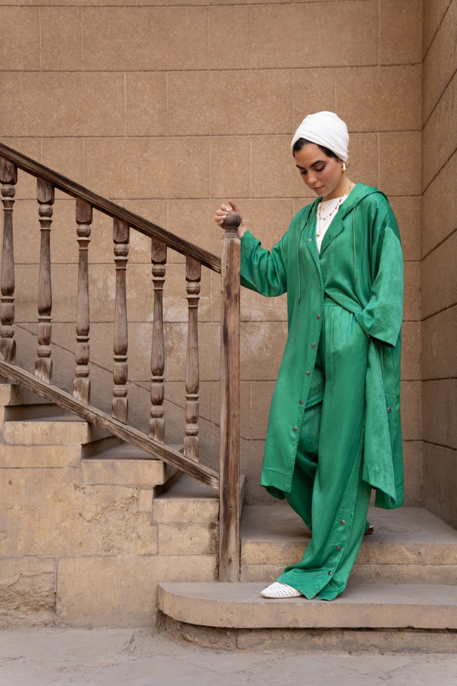 كارينا قميص طويل سادة بأزرار مامية وياقة بأكمام طويلة