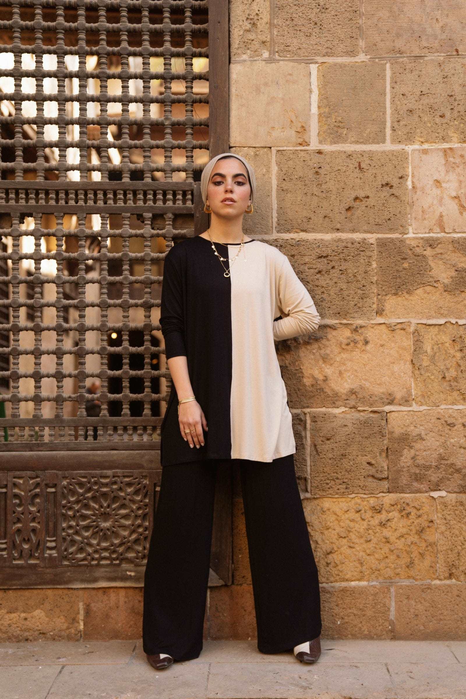 كارينا توب طويل بأزرار أمامية كم طويل نسائي أسود