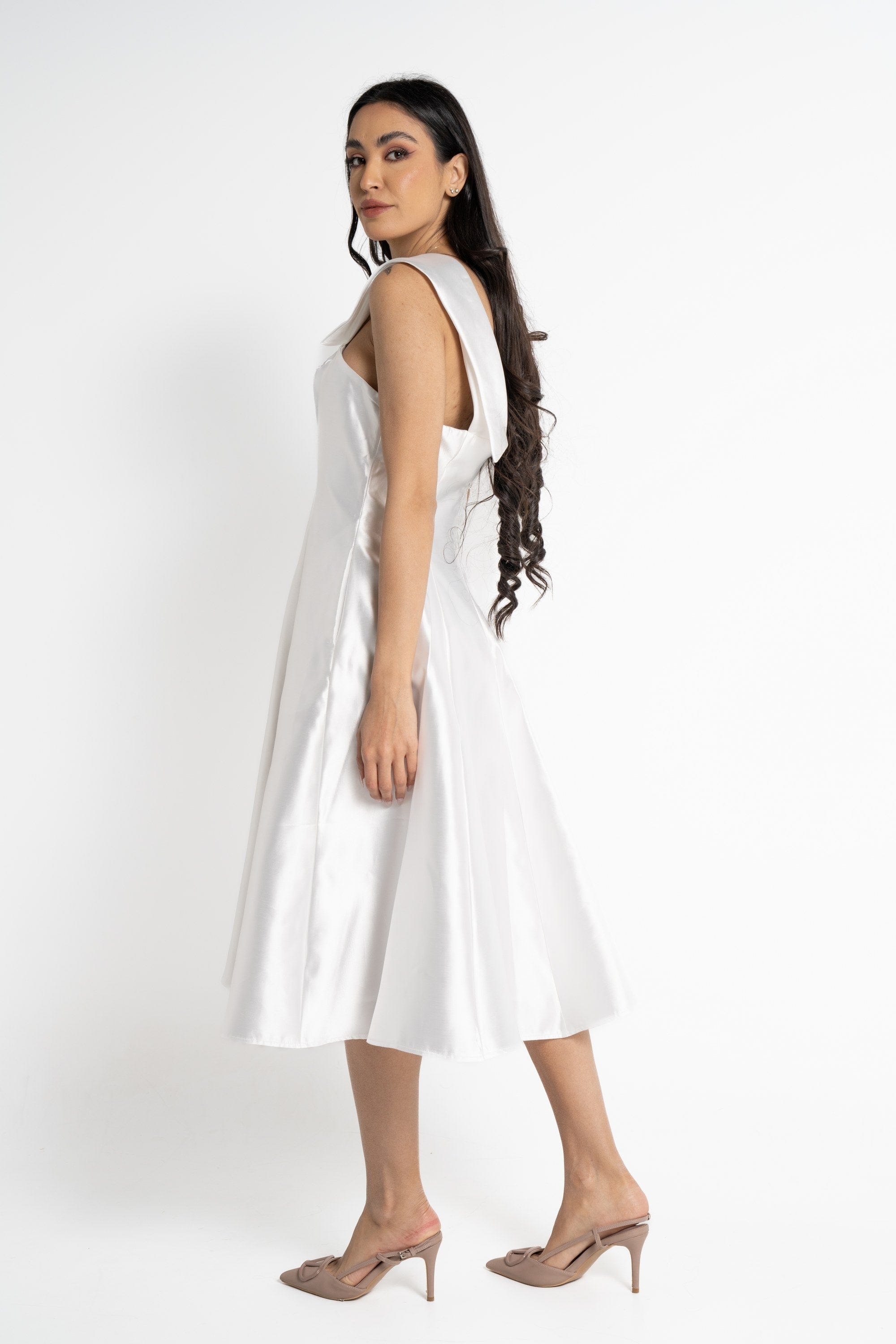 نتشي فستان ميدي حمالات منفوش نسائي