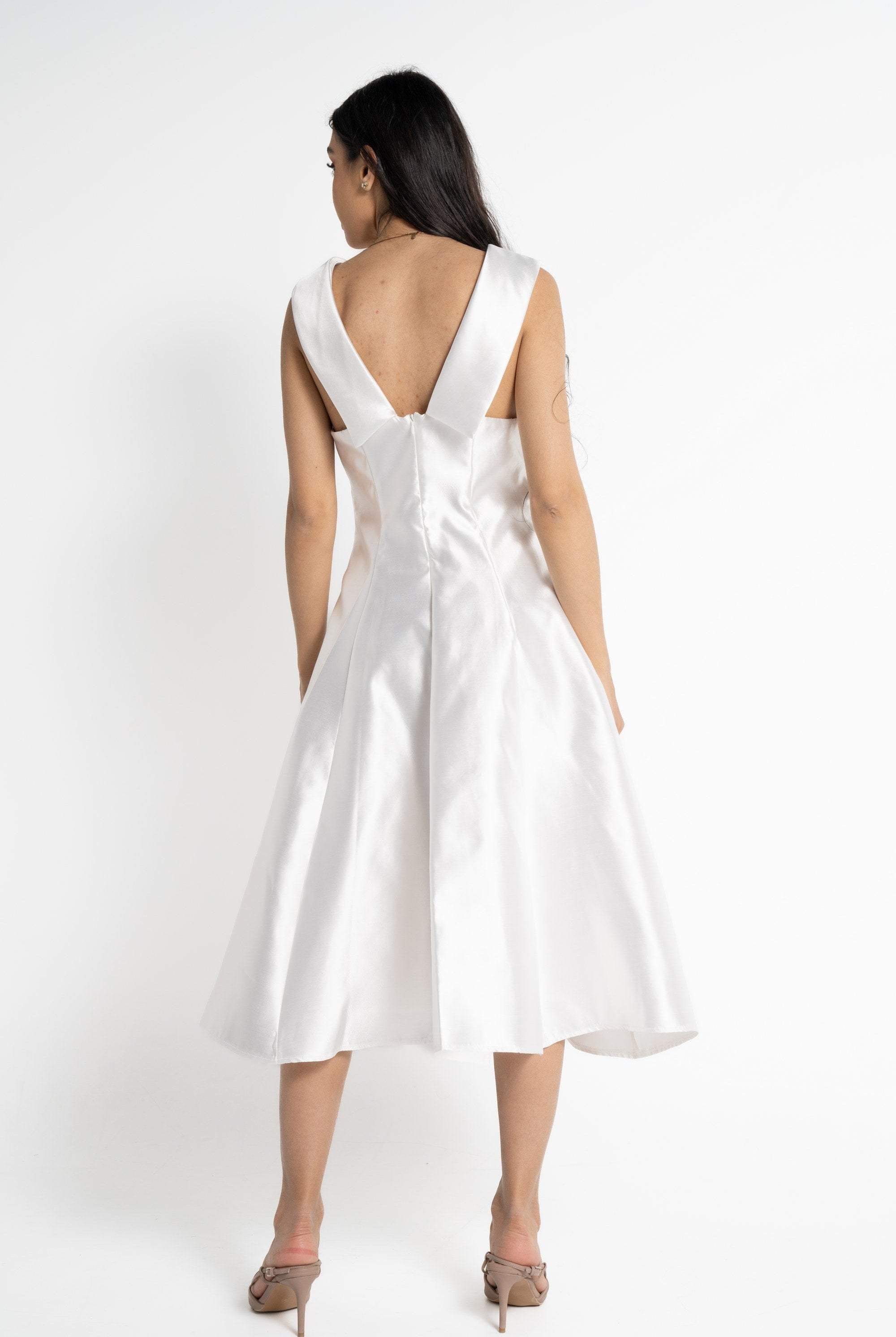 نتشي فستان ميدي حمالات منفوش نسائي