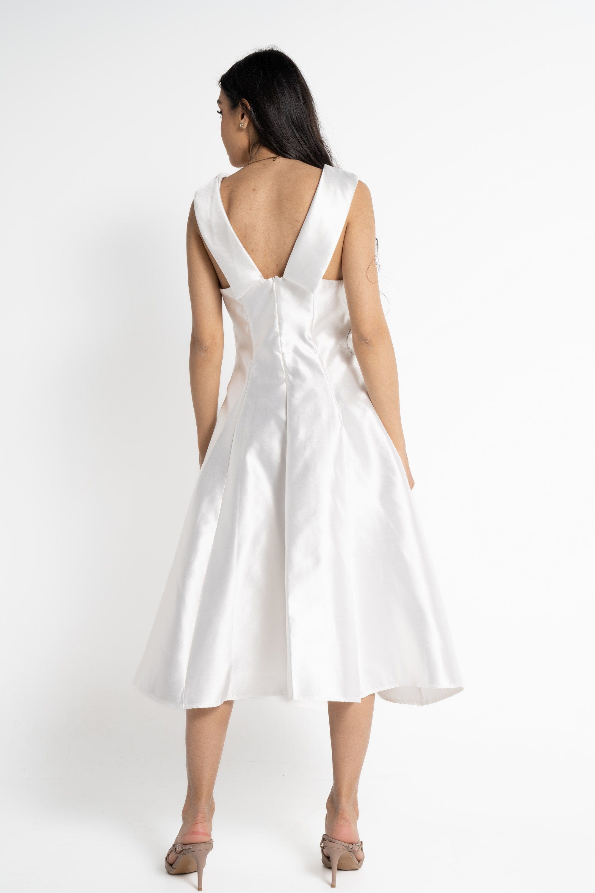 نتشي فستان ميدي حمالات منفوش نسائي