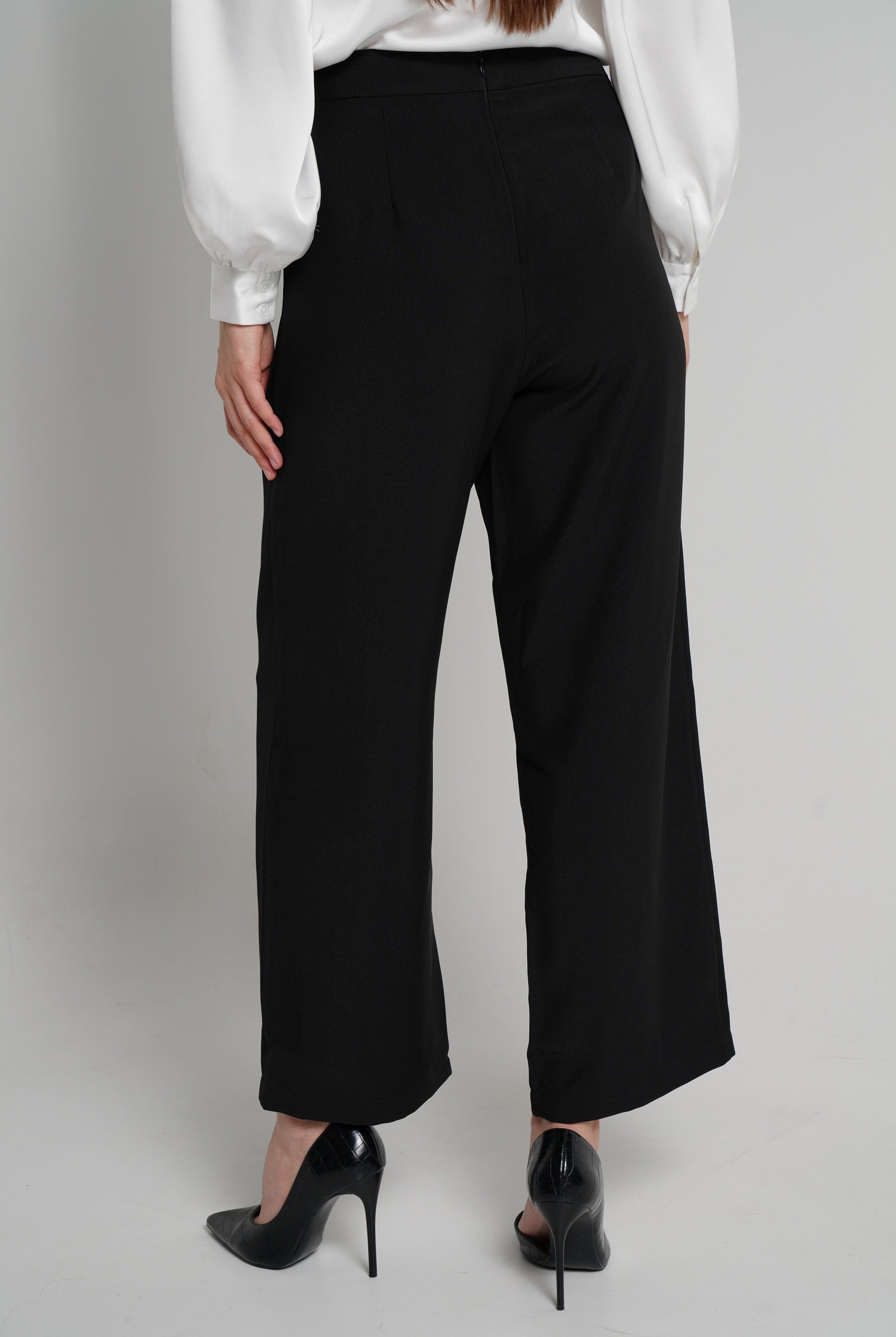 نتشي بنطلون طويل واسع برباطين جانبيين نسائي