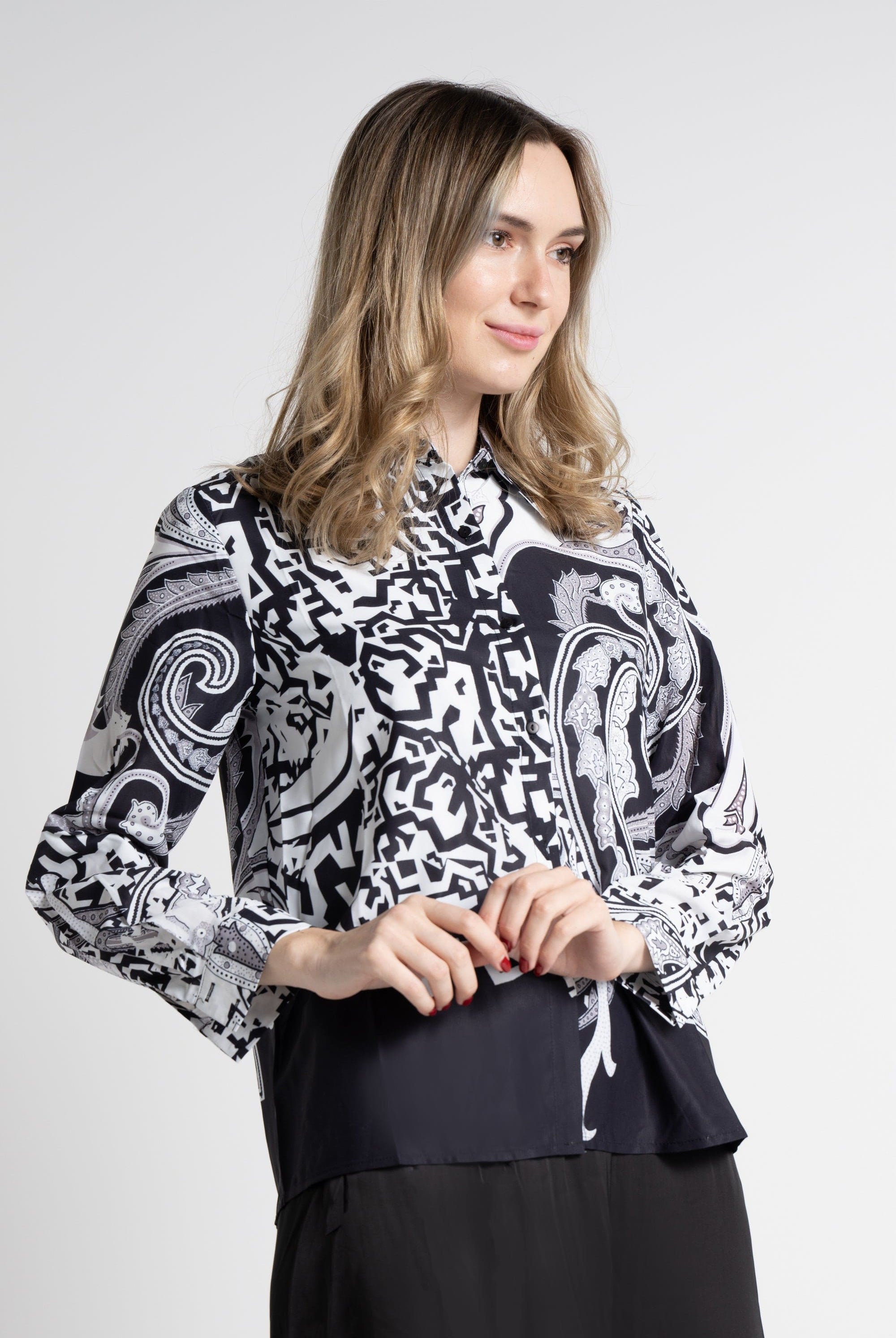 نتشي قميص نسائي منقوش بأكمام طويلة