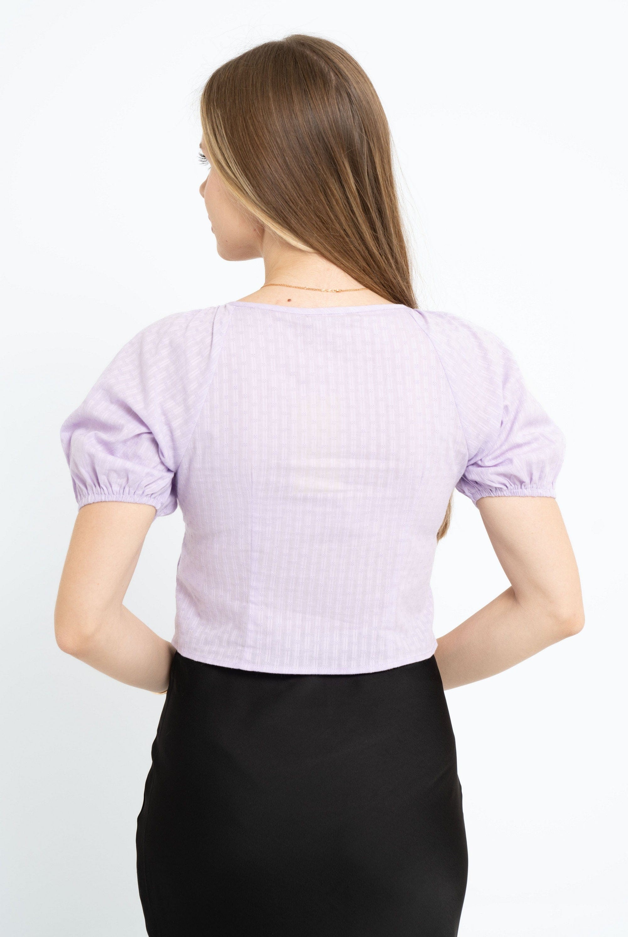 ميكا بلوزة قصيرة بأكمام قصيرة سادة