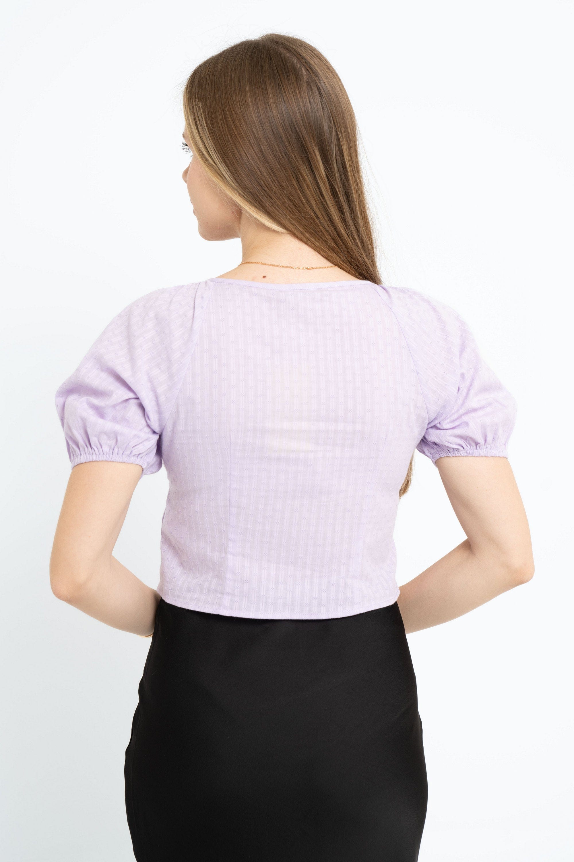 ميكا بلوزة قصيرة بأكمام قصيرة سادة