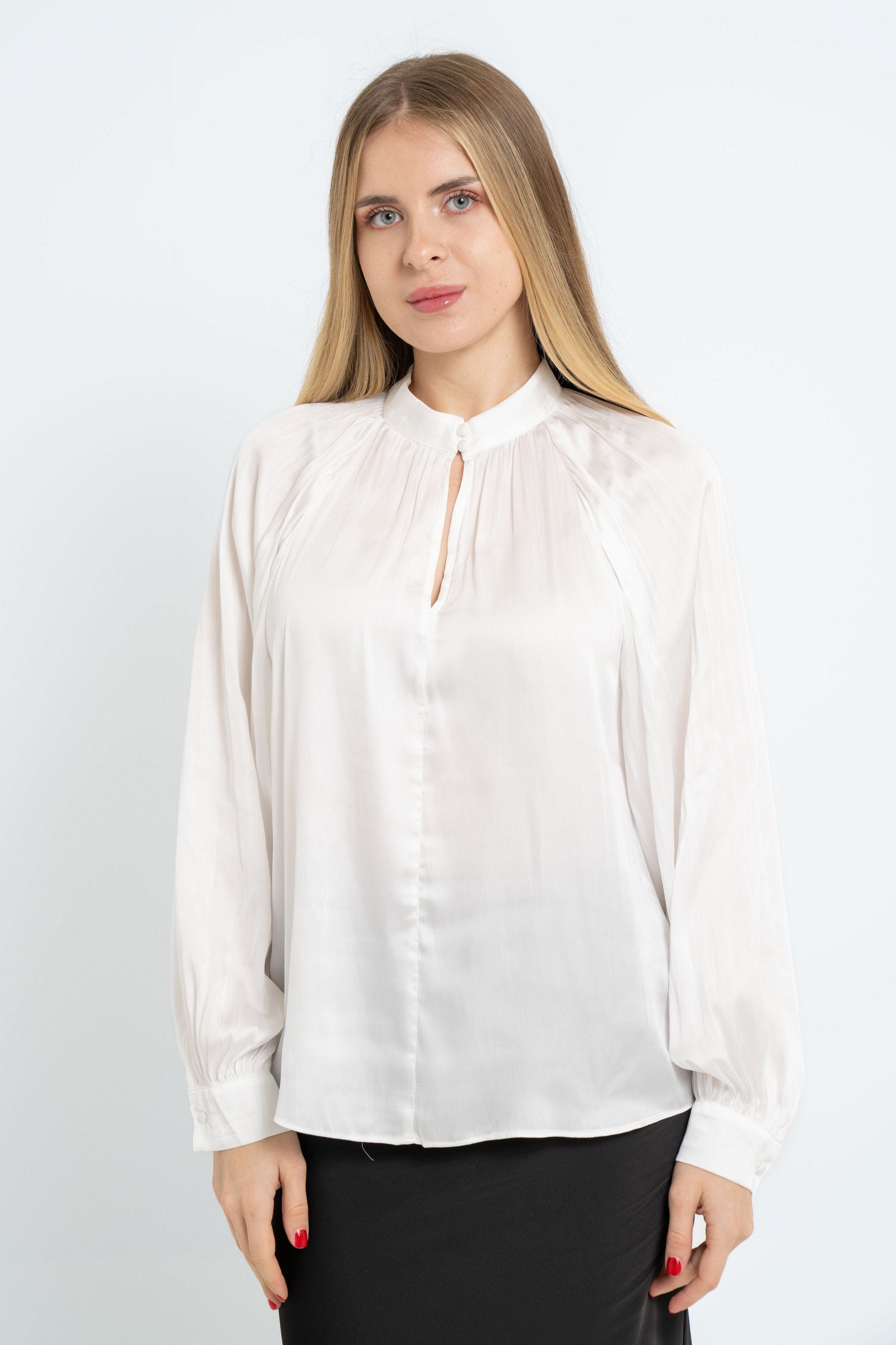 ميكا بلوزة بأكمام طويلة سادة بفيونكة أمامية نسائي