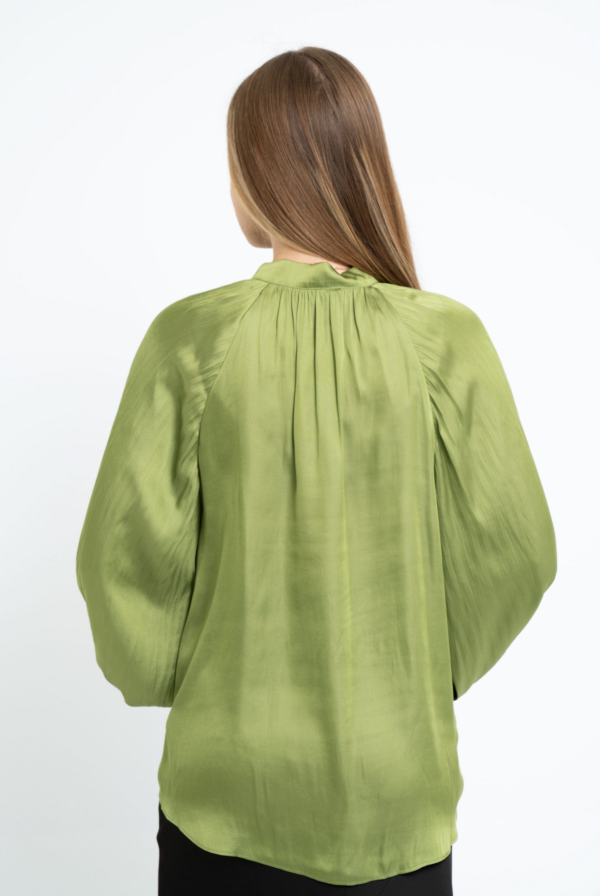 ميكا بلوزة بأكمام طويلة سادة بفيونكة أمامية نسائي