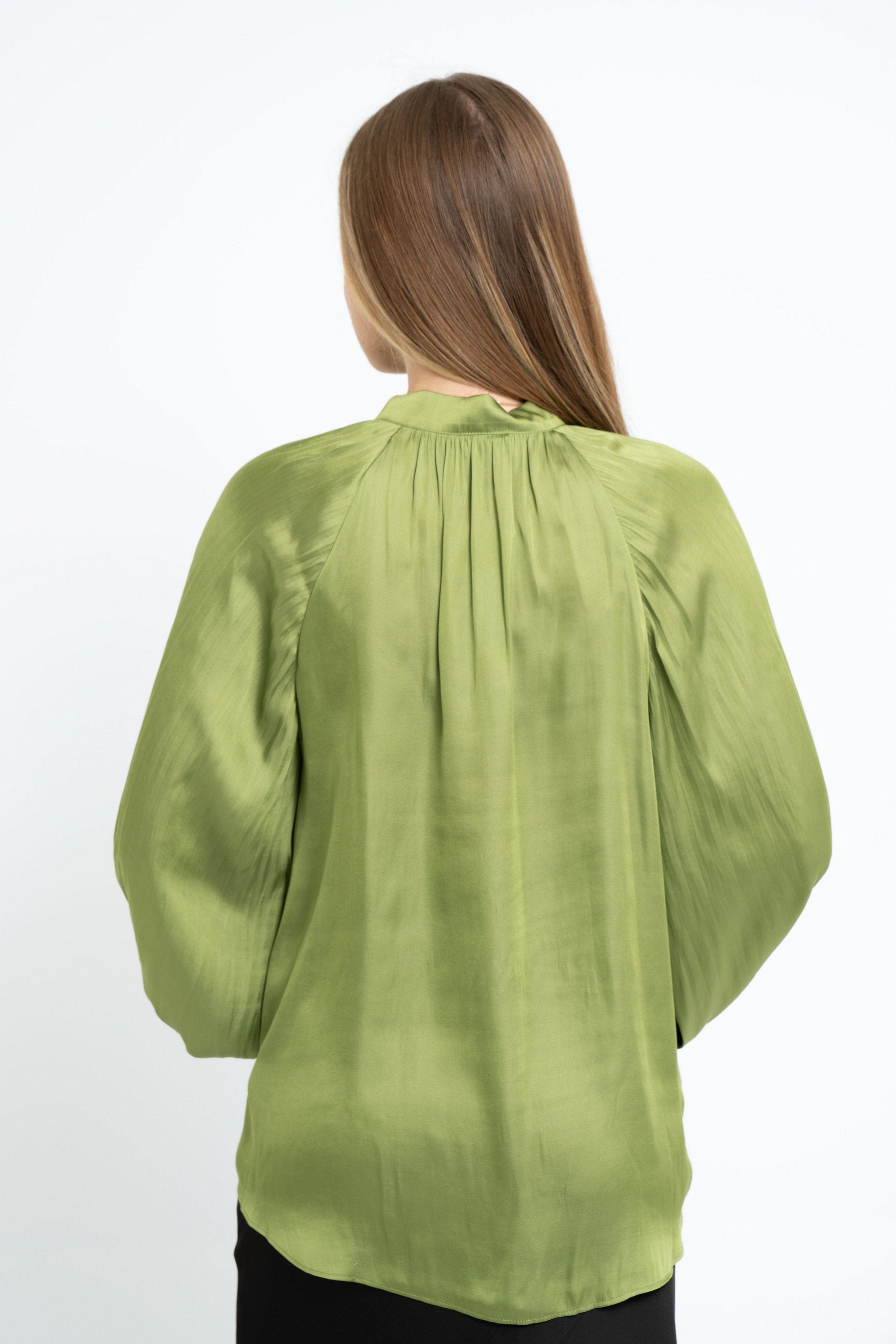 ميكا بلوزة بأكمام طويلة سادة بفيونكة أمامية نسائي