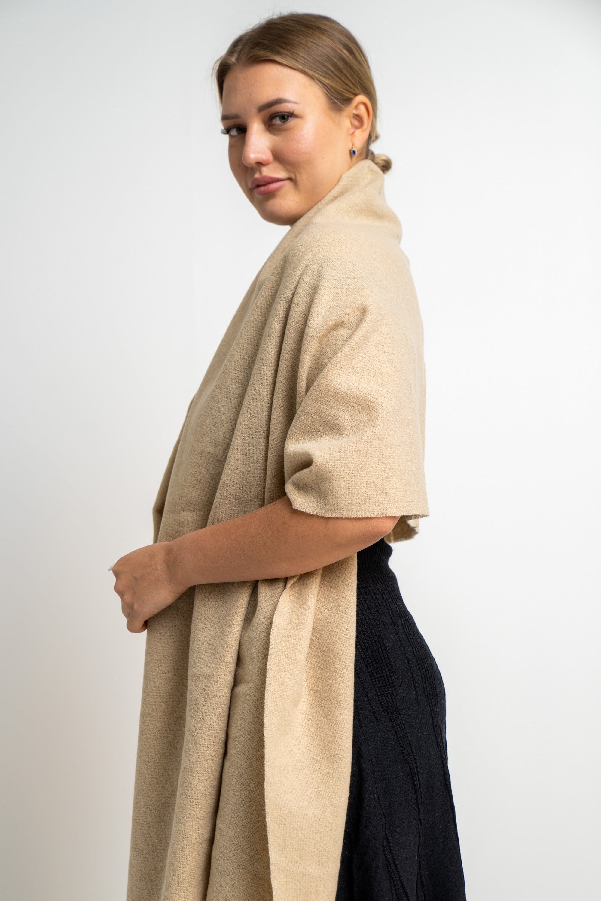 نتشي وشاح نسائي شتوي سادة