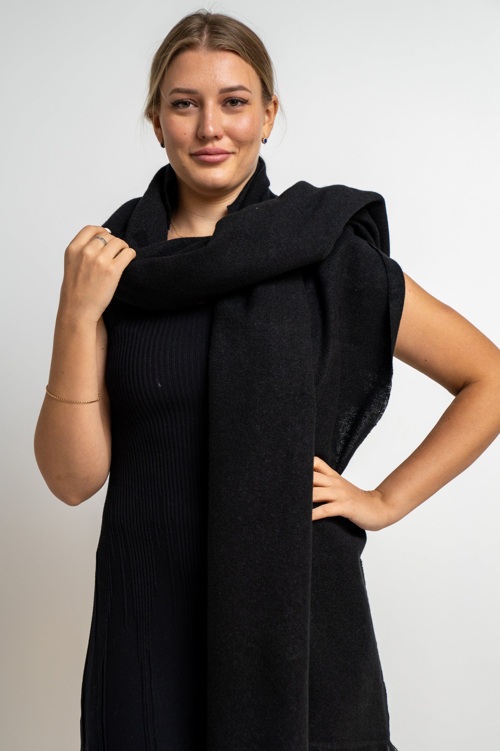 نتشي وشاح نسائي شتوي سادة