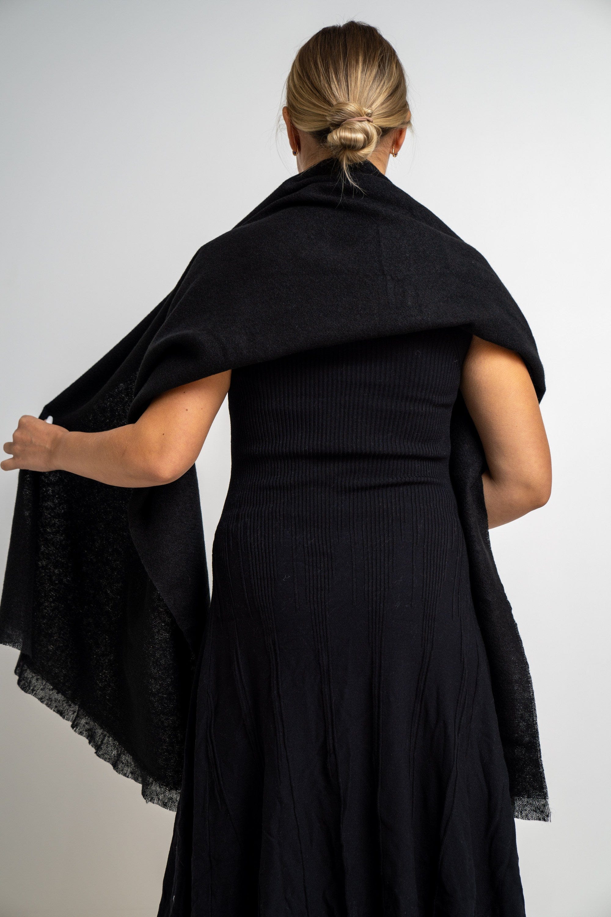 نتشي وشاح نسائي شتوي سادة