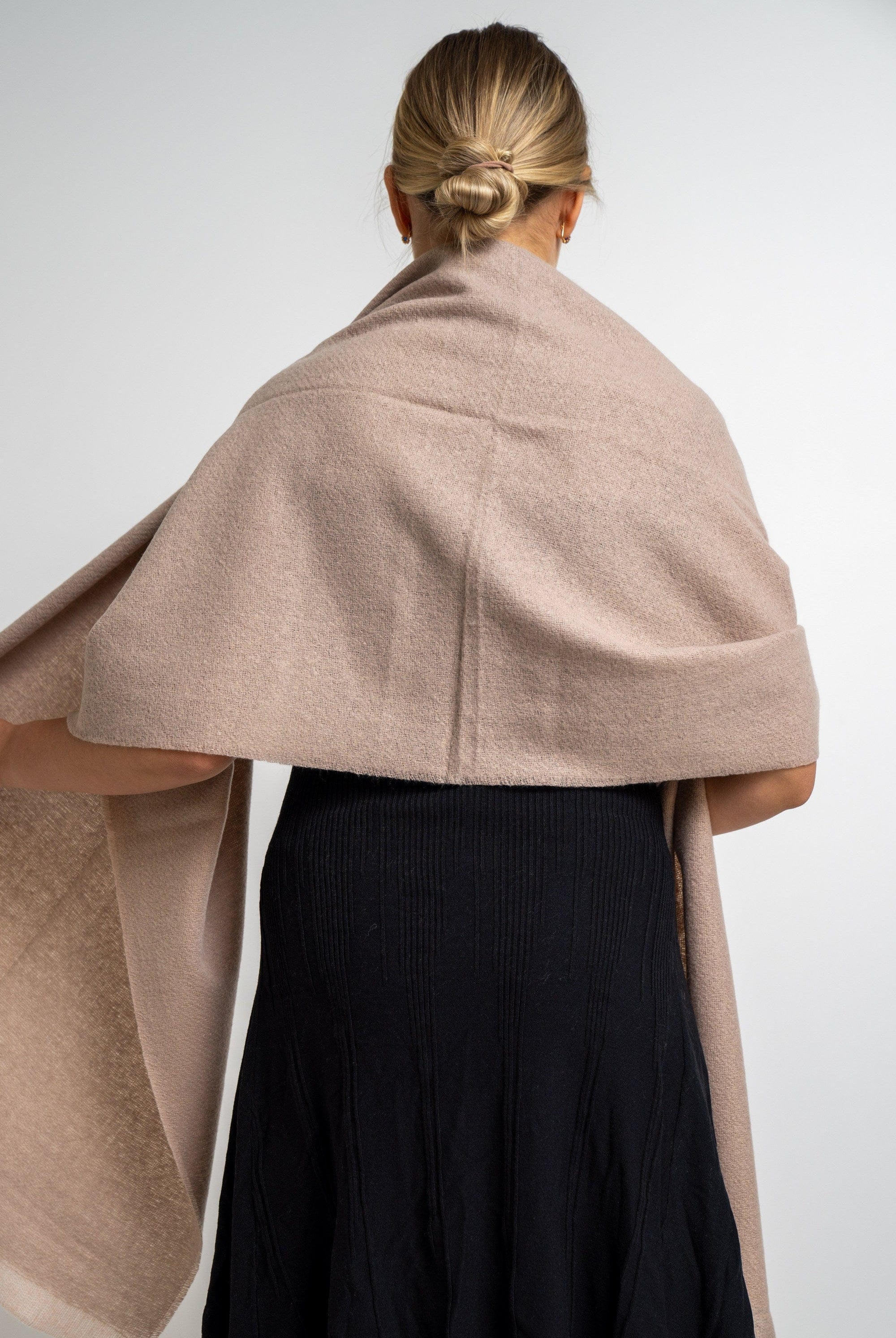 نتشي وشاح نسائي شتوي سادة