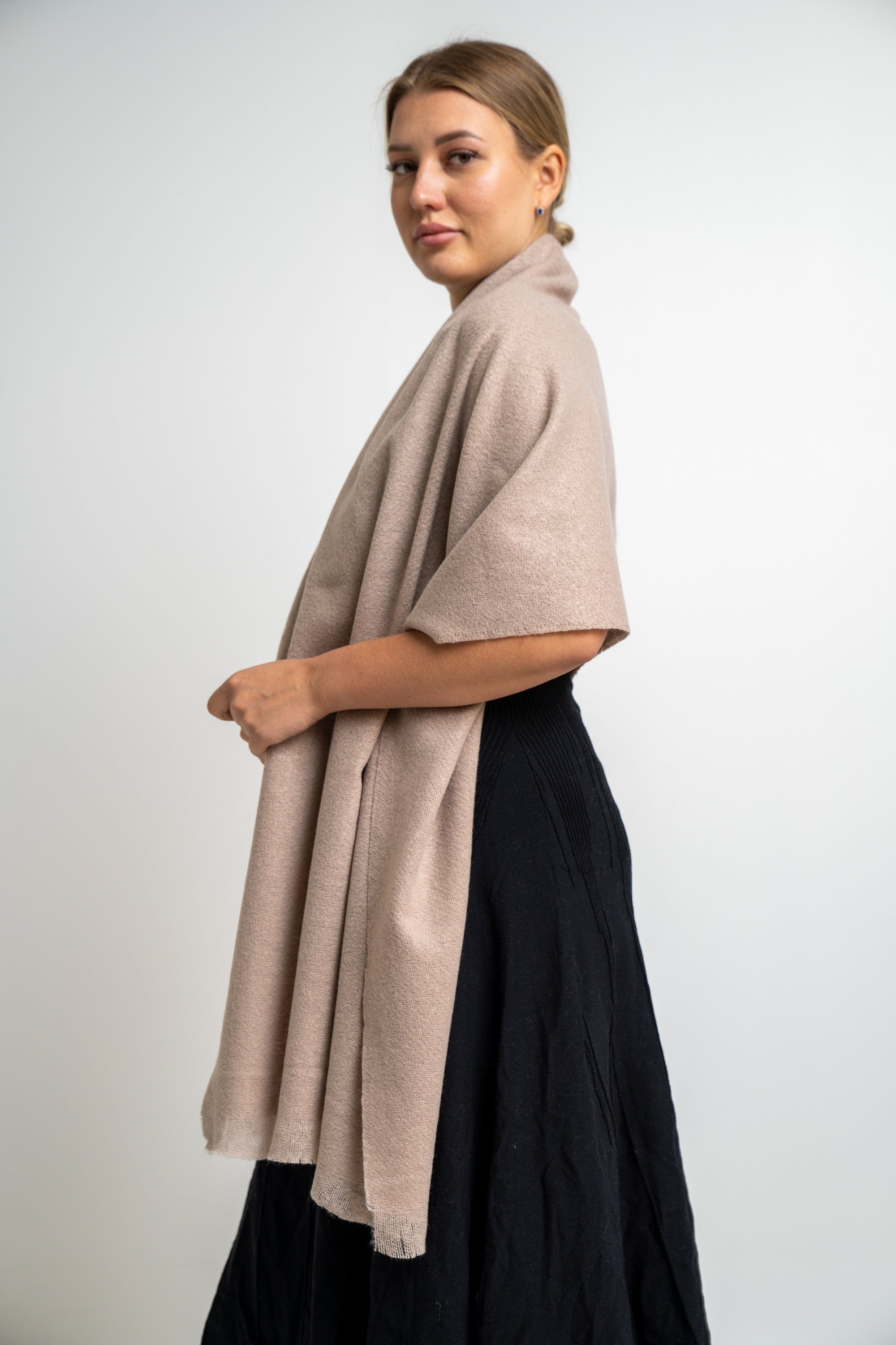 نتشي وشاح نسائي شتوي سادة